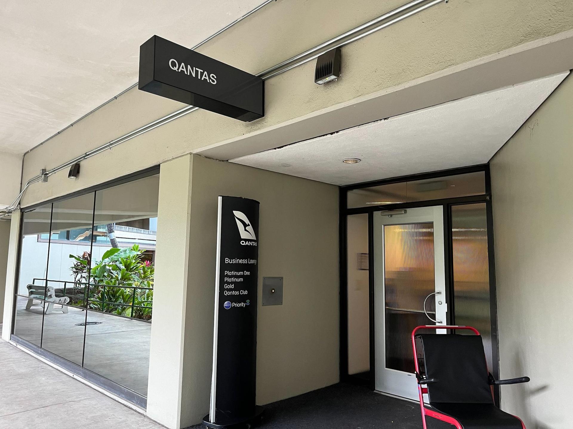 Qantas Airways International Business Lounge image 1 of 1