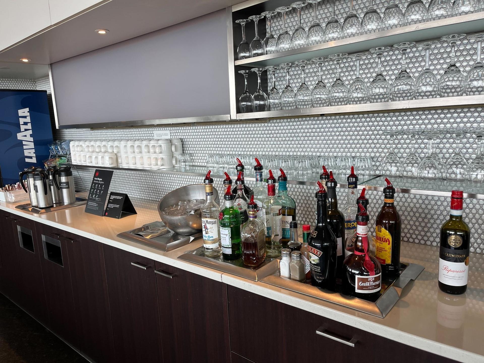 Air Canada Maple Leaf Lounge image 35 of 41