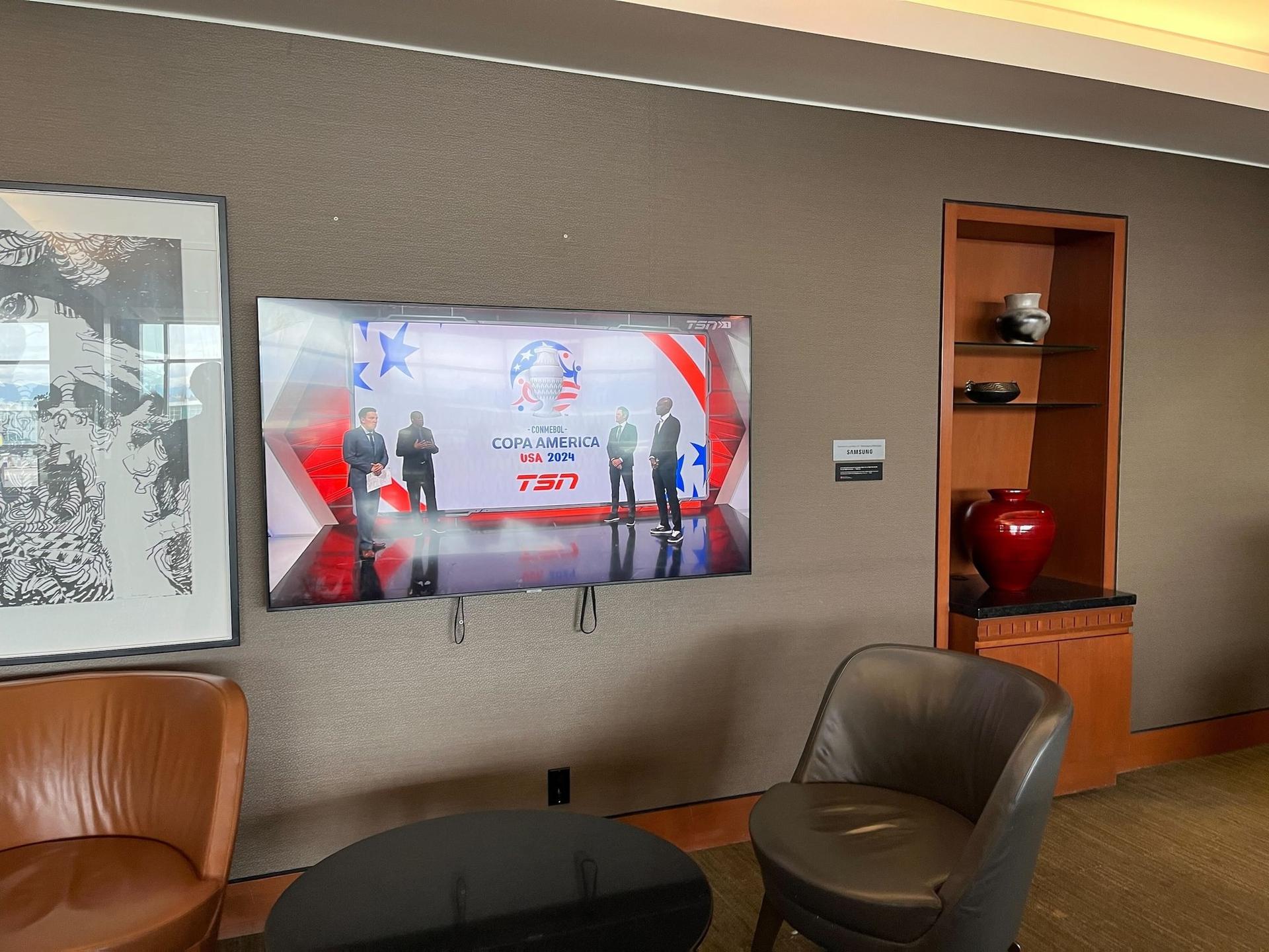 Air Canada Maple Leaf Lounge image 18 of 20