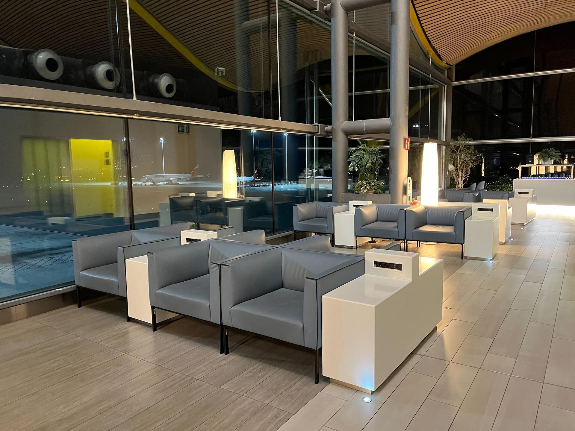 Neptuno Lounge (AENA VIP Lounge) image 80 of 93