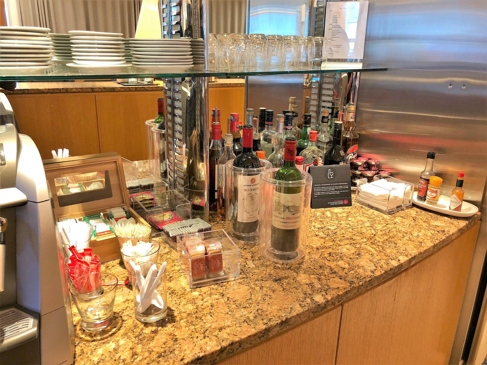 Air Canada Maple Leaf Lounge image 43 of 64