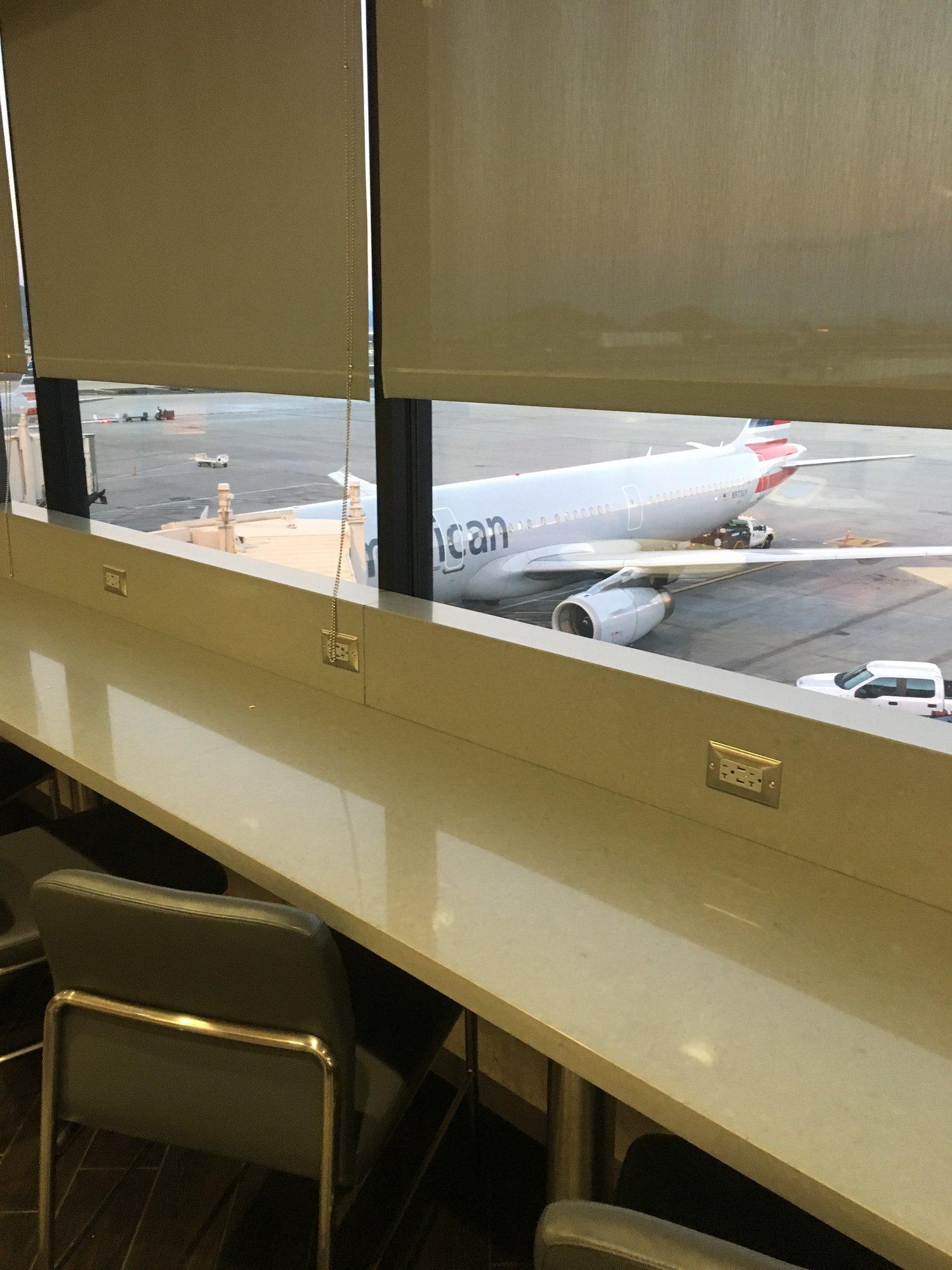 American Airlines Admirals Club (Gate A7) image 9 of 25