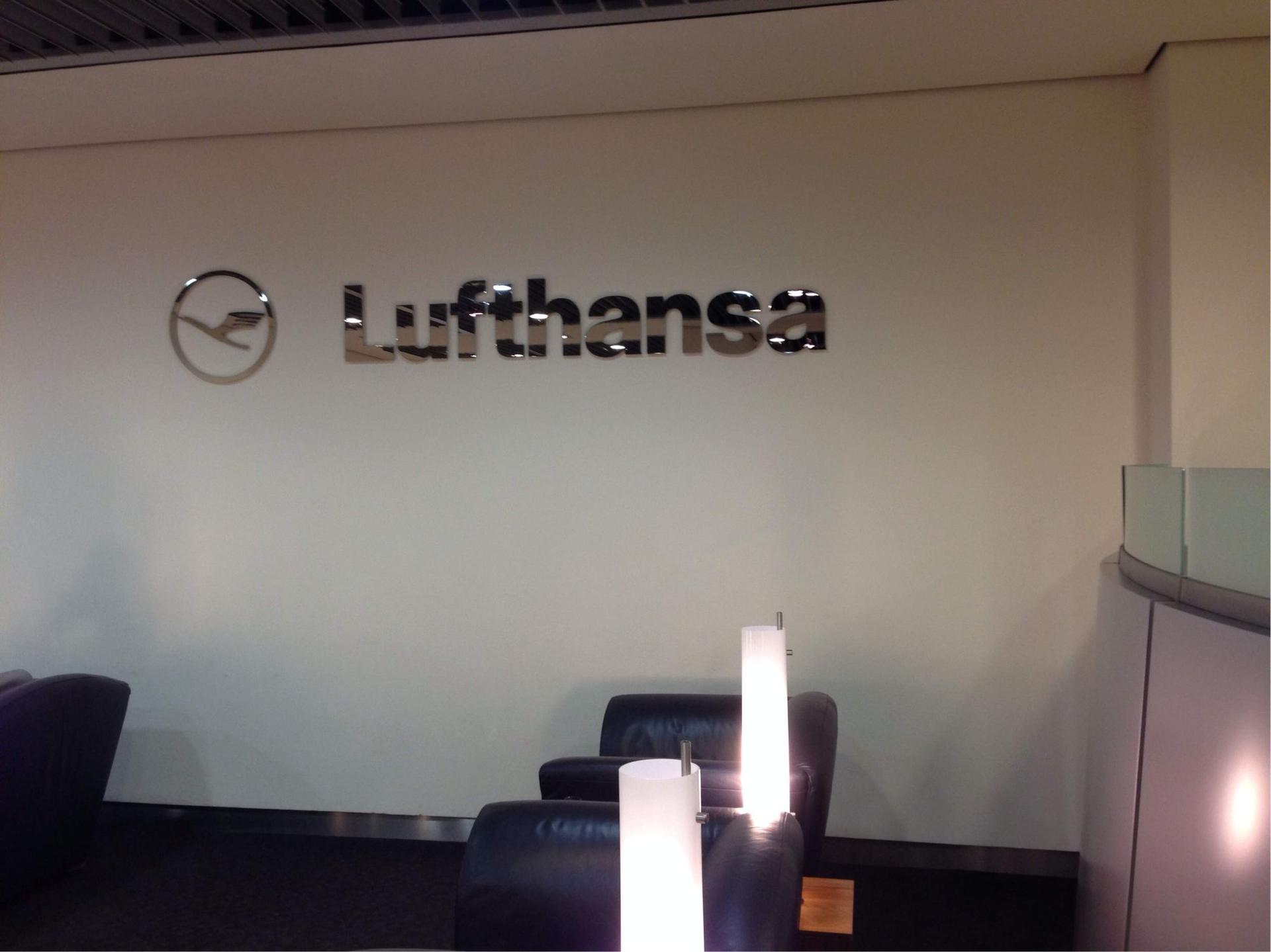 Lufthansa Senator Lounge image 4 of 6