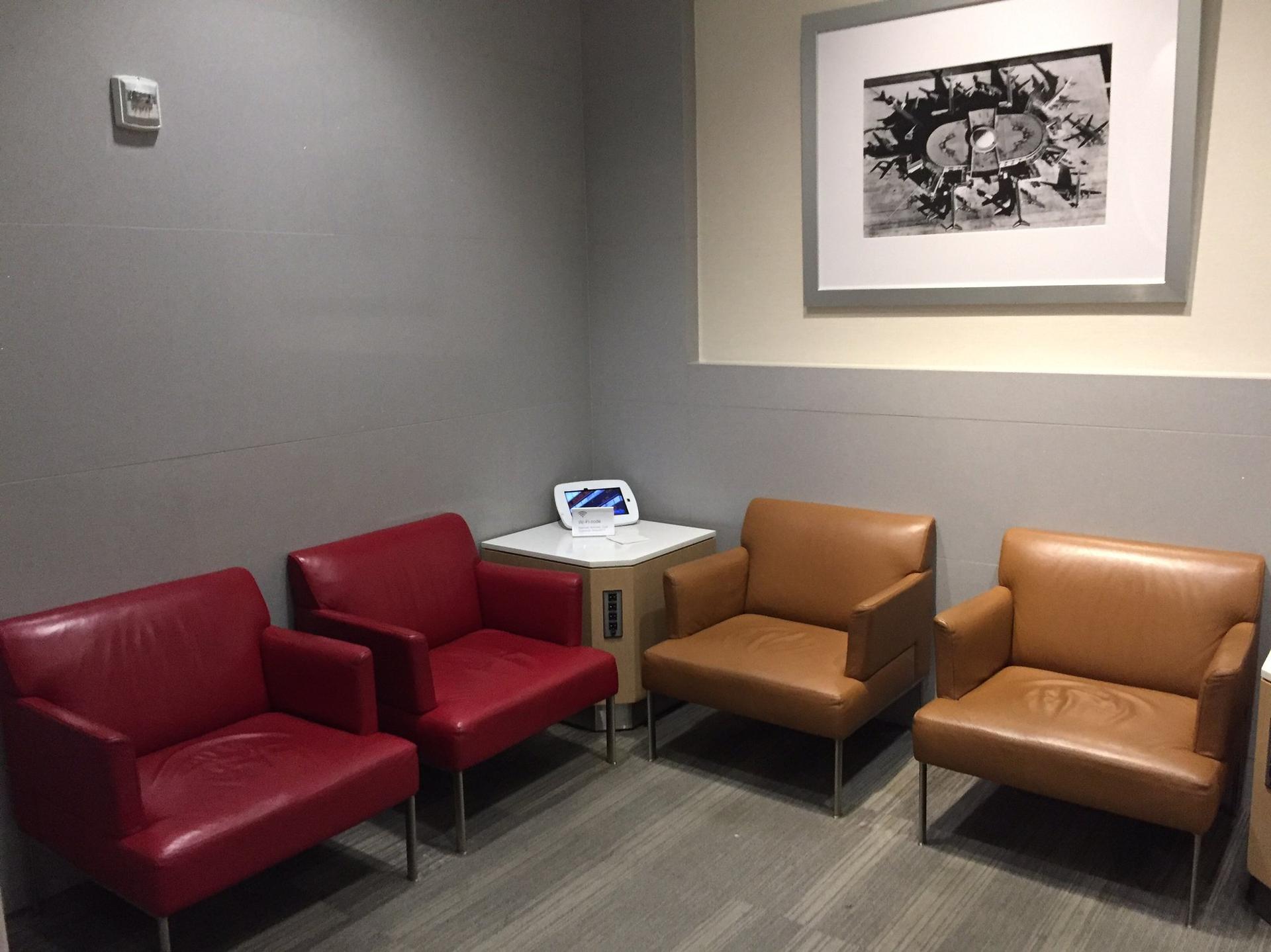 American Airlines Admirals Club image 34 of 43