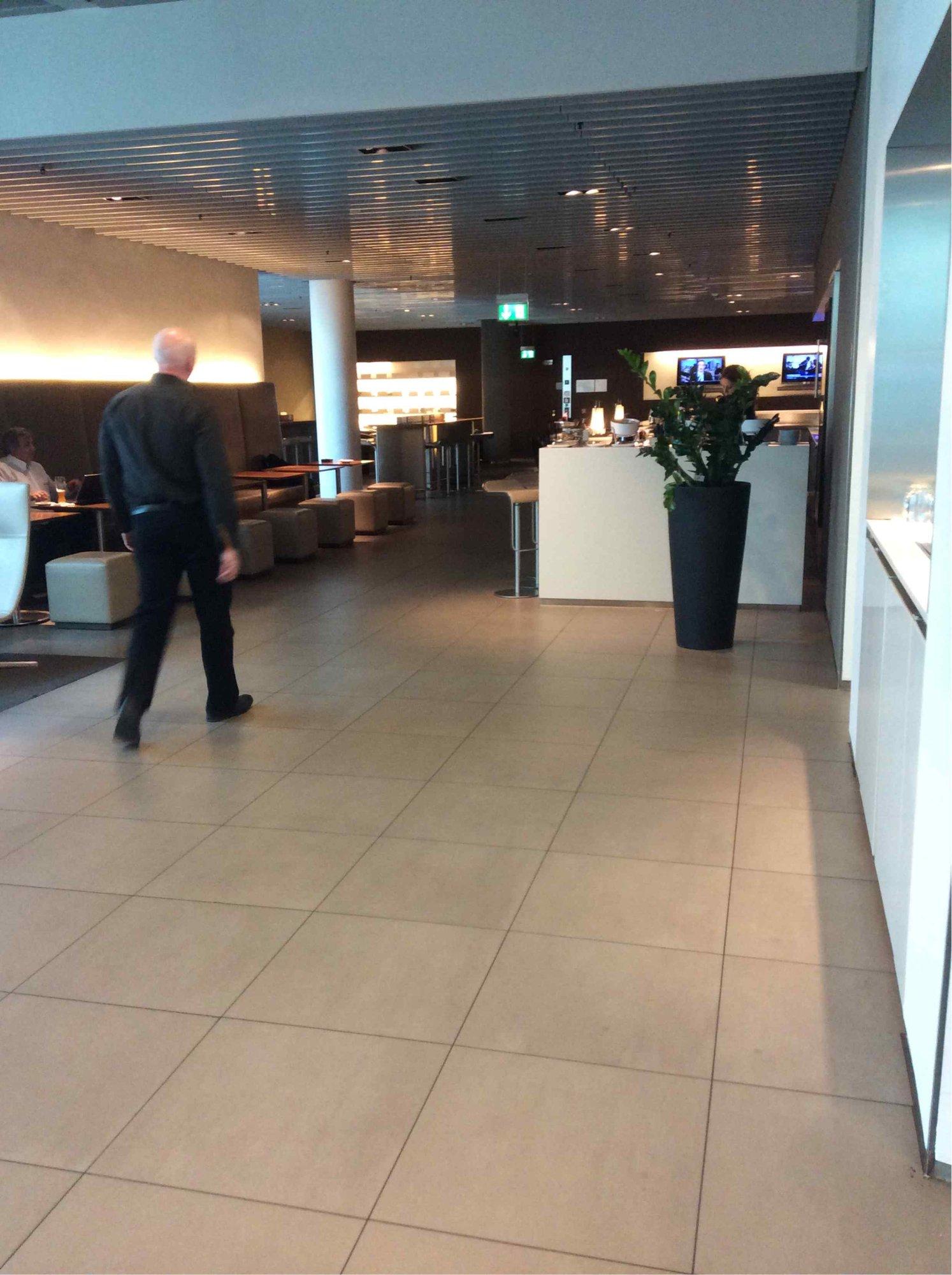 Lufthansa Senator Lounge (Non-Schengen) image 5 of 14