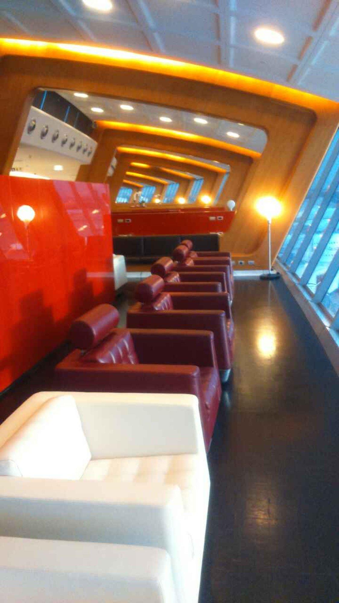 Qantas Airways International First Lounge image 43 of 58