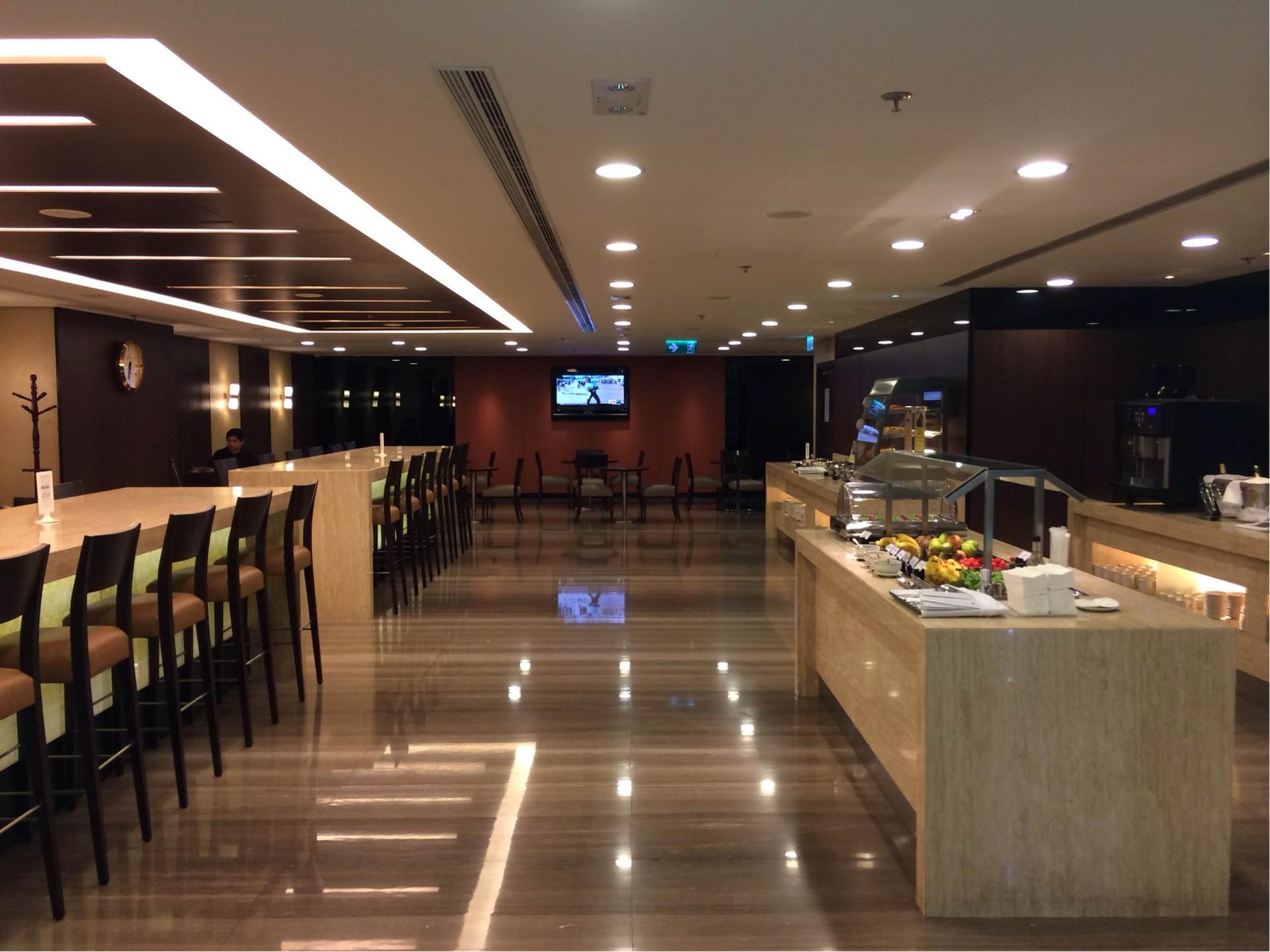 Singapore Airlines SilverKris Business Class Lounge image 54 of 68