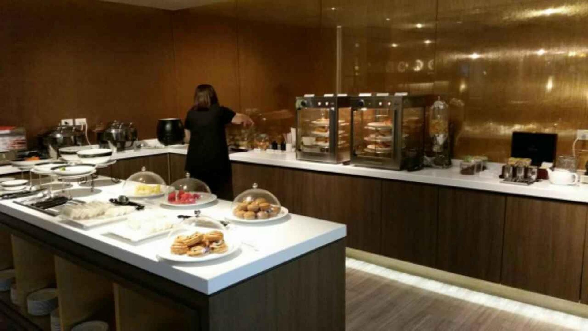 Miracle First and Business Class Lounge (A) image 21 of 28