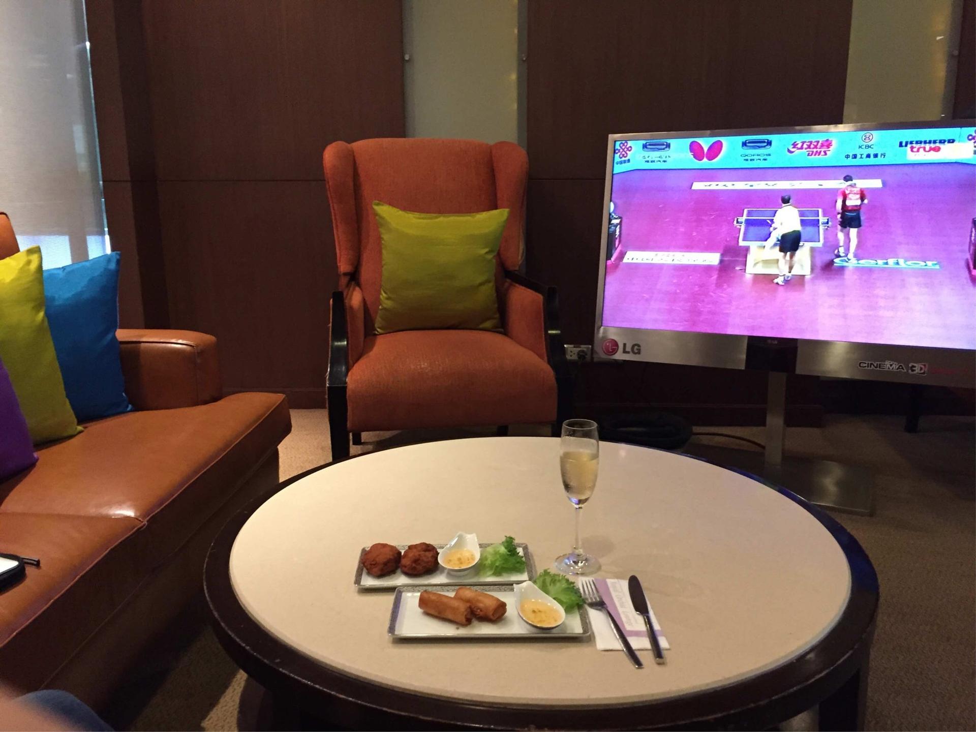 Thai Airways Royal First Class Lounge image 36 of 44