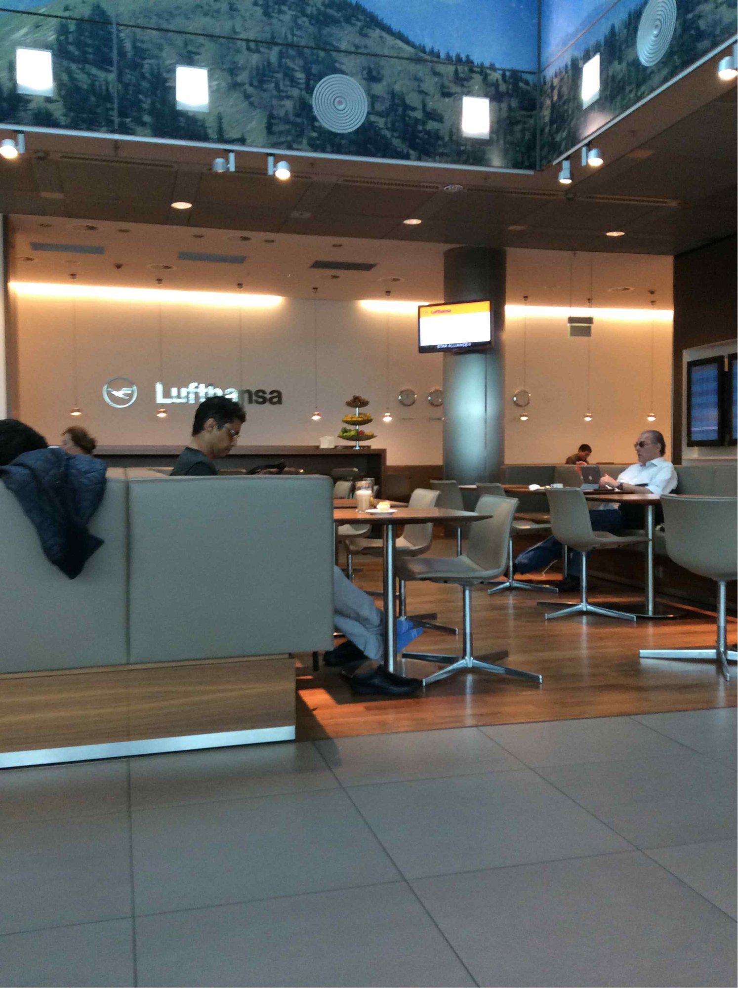 Lufthansa Senator Lounge (Non-Schengen) image 7 of 14