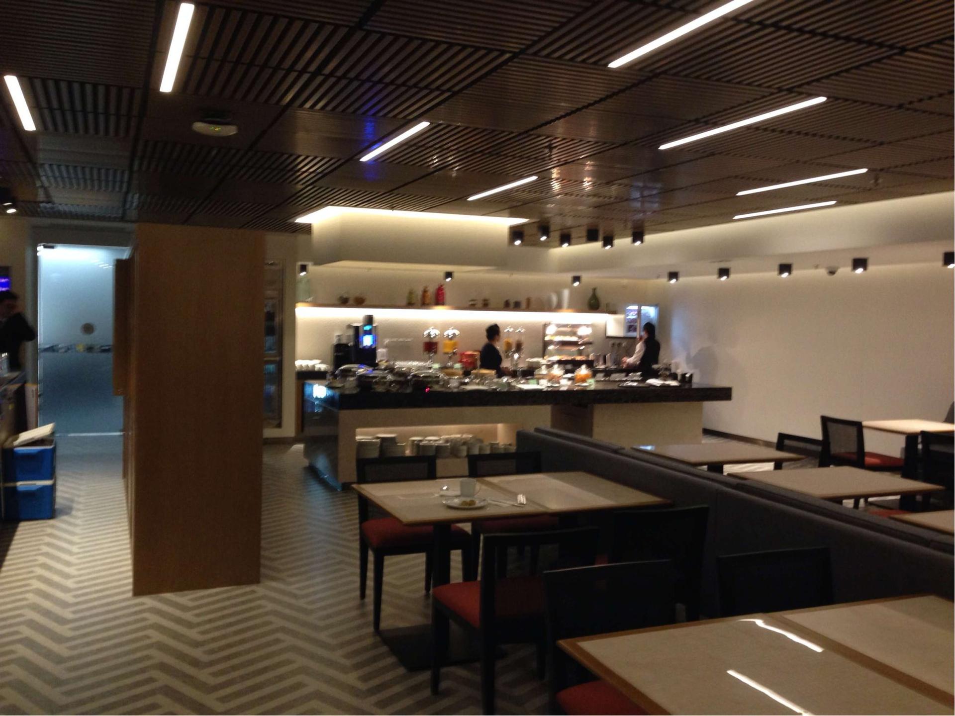 Singapore Airlines SilverKris Business Class Lounge image 60 of 68