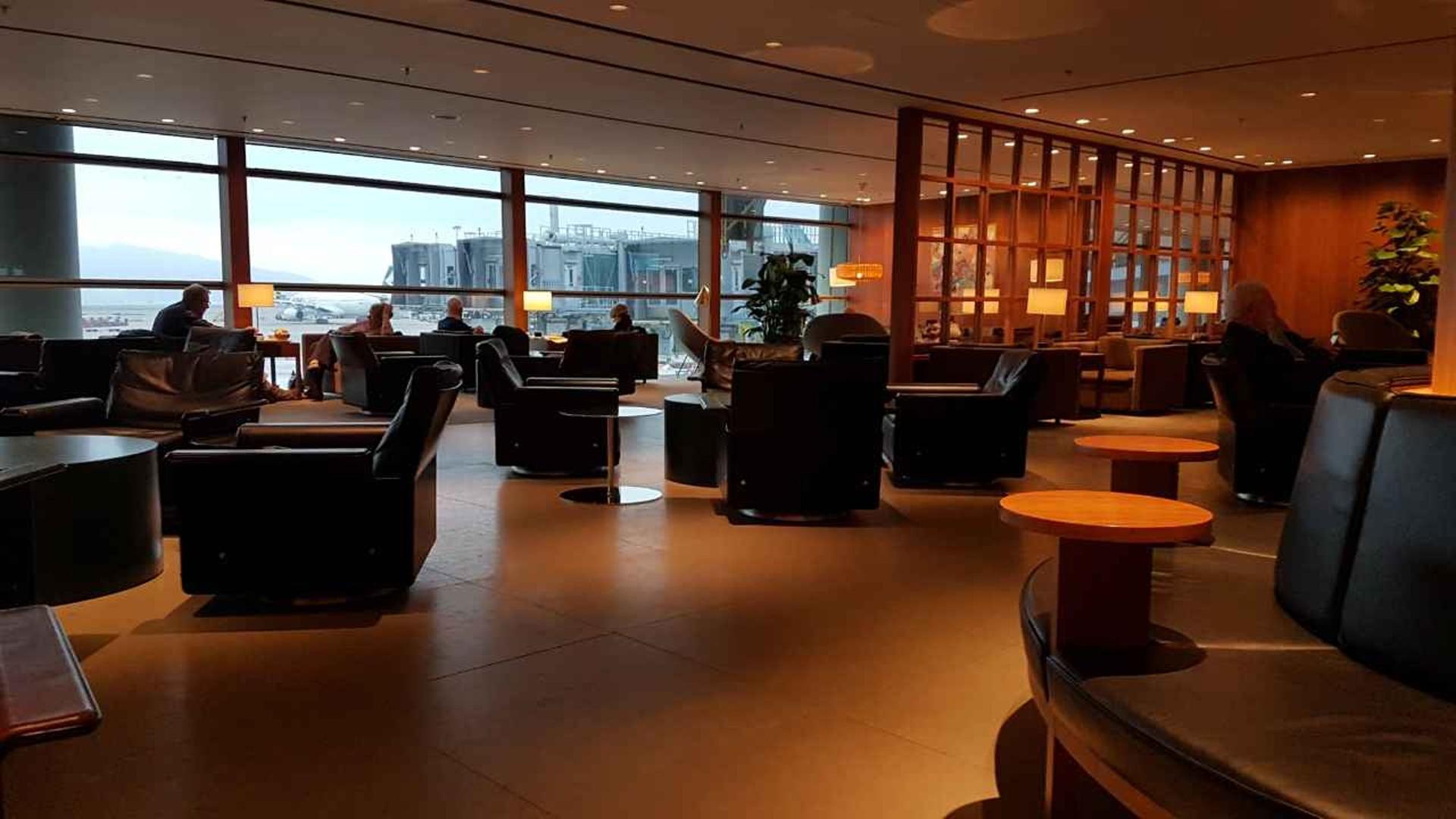 Cathay Pacific The Pier Business Class Lounge image 24 of 61