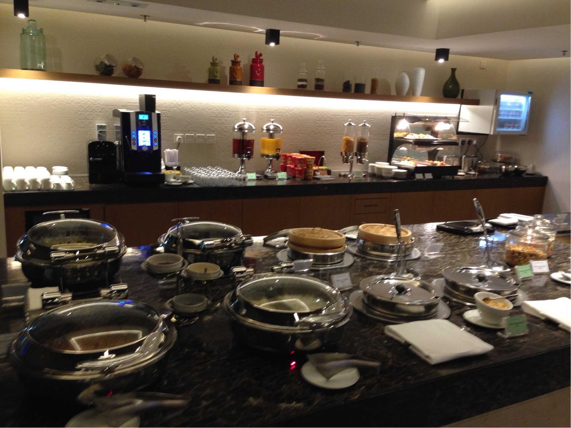 Singapore Airlines SilverKris Business Class Lounge image 63 of 68