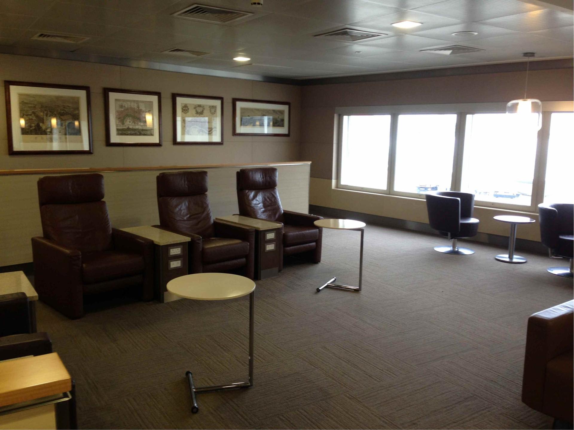 American Airlines International First Class Lounge image 6 of 16