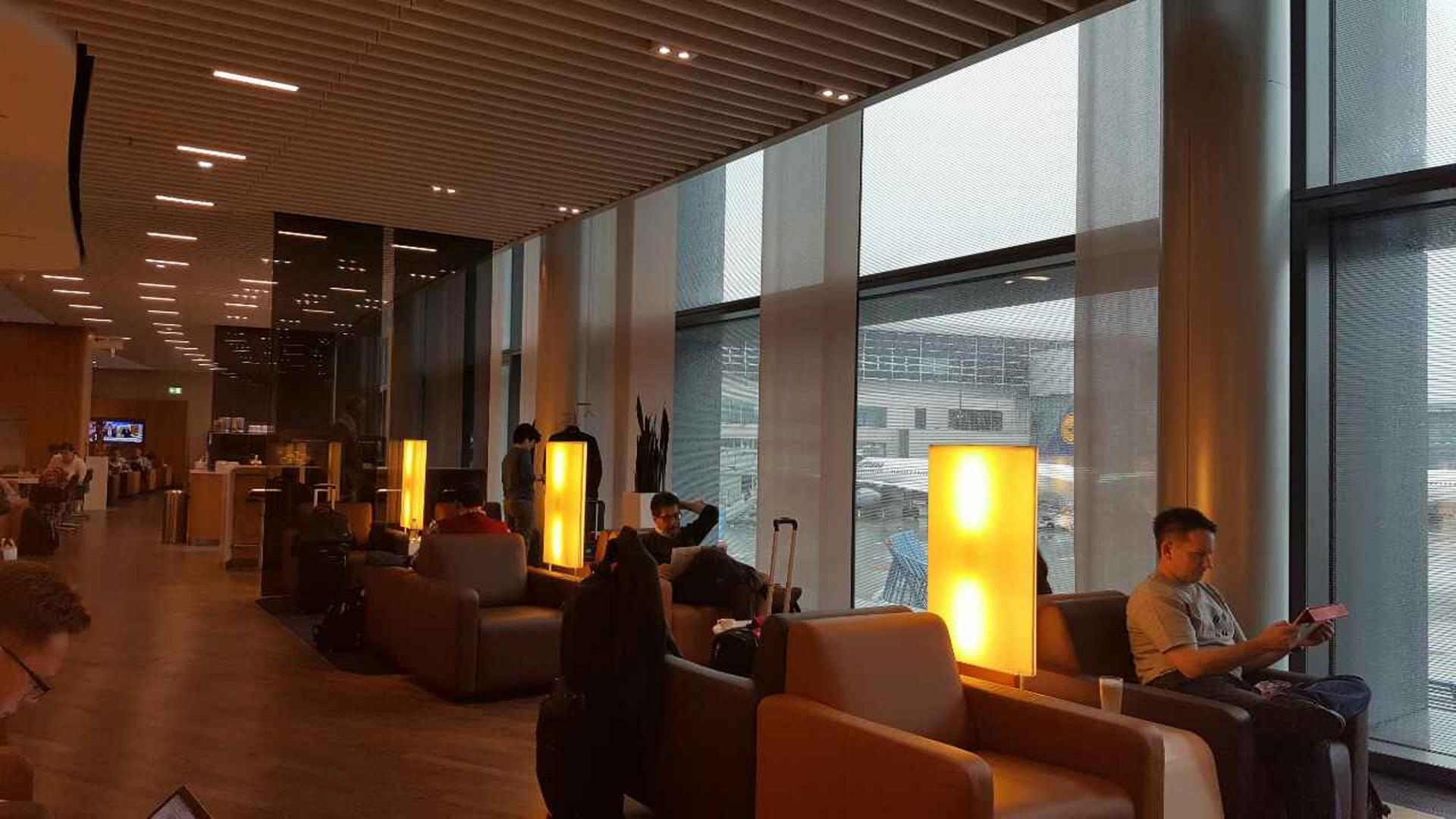 Lufthansa Senator Lounge (Schengen) image 3 of 6