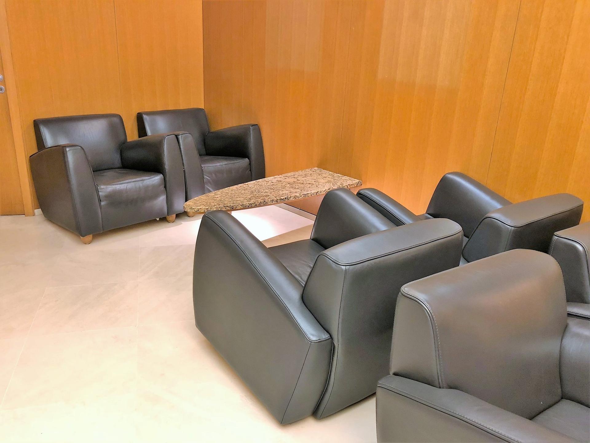 Air Canada Maple Leaf Lounge image 46 of 64
