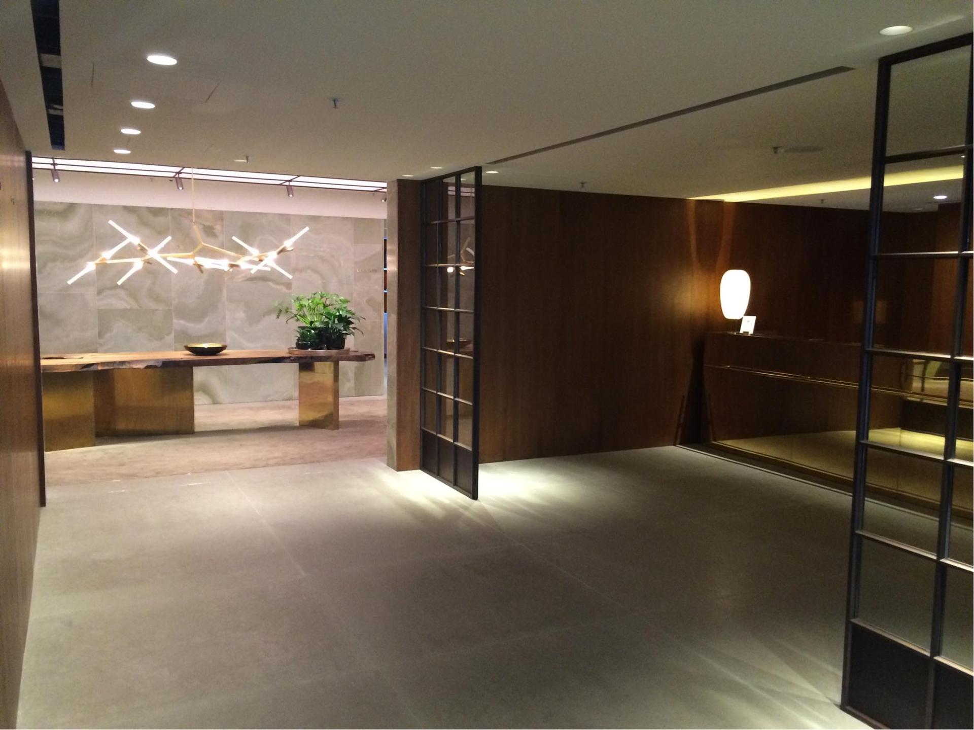 Cathay Pacific The Pier First Class Lounge image 18 of 100