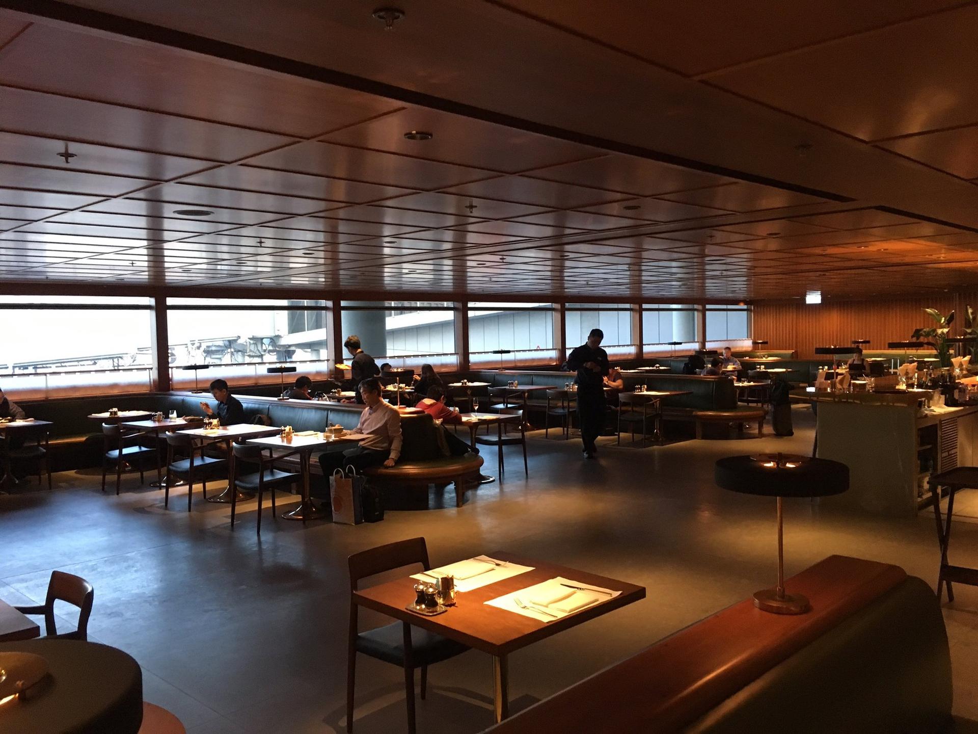 Cathay Pacific The Pier First Class Lounge image 73 of 100
