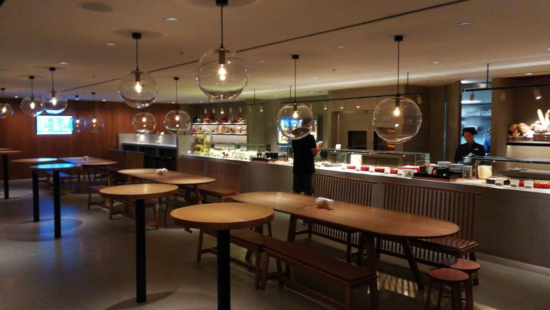 Cathay Pacific The Pier Business Class Lounge image 41 of 61