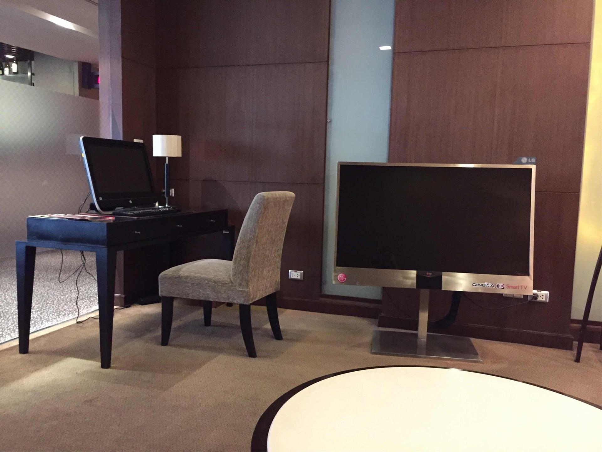 Thai Airways Royal First Class Lounge image 40 of 44