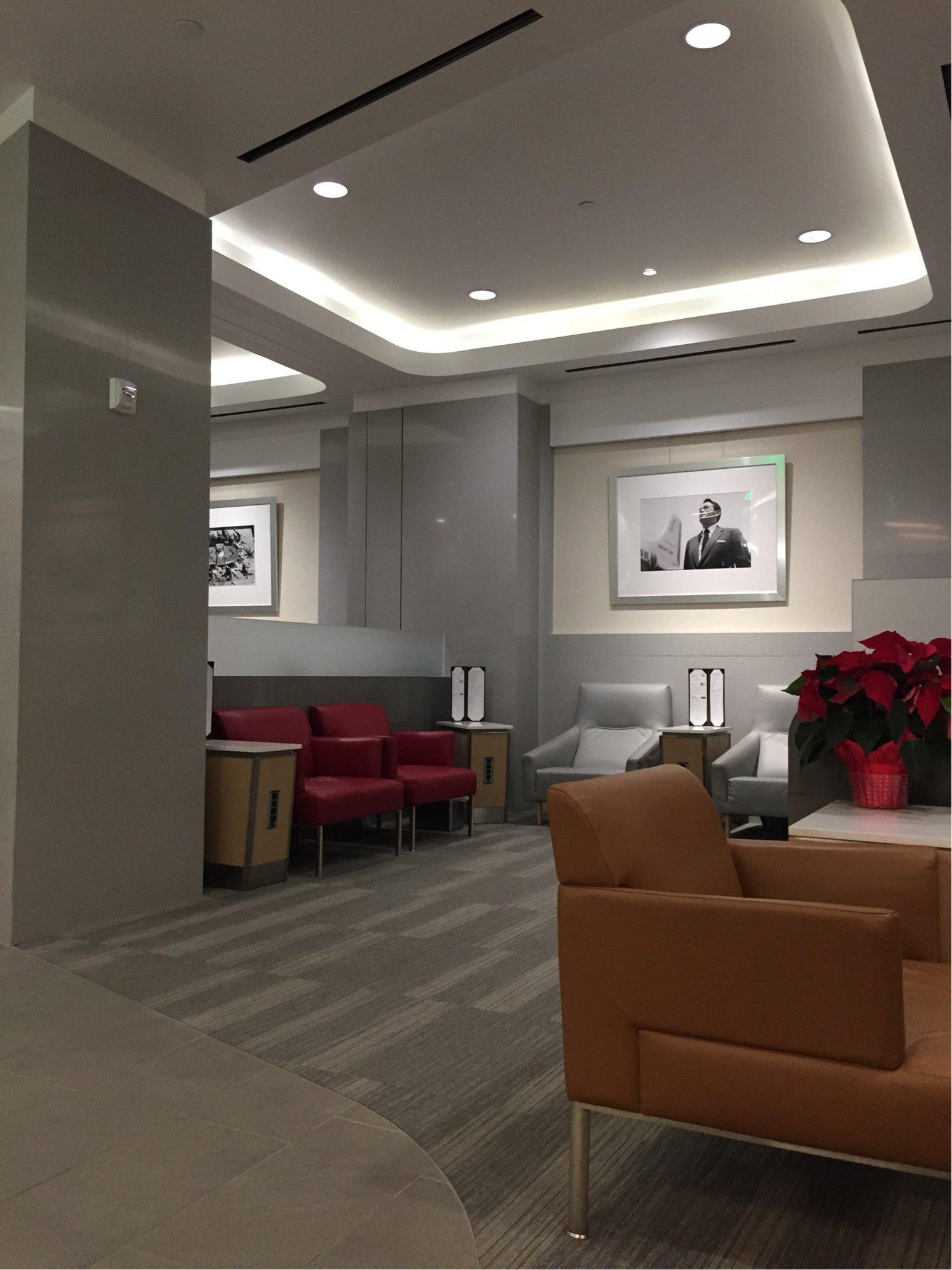American Airlines Admirals Club image 1 of 43