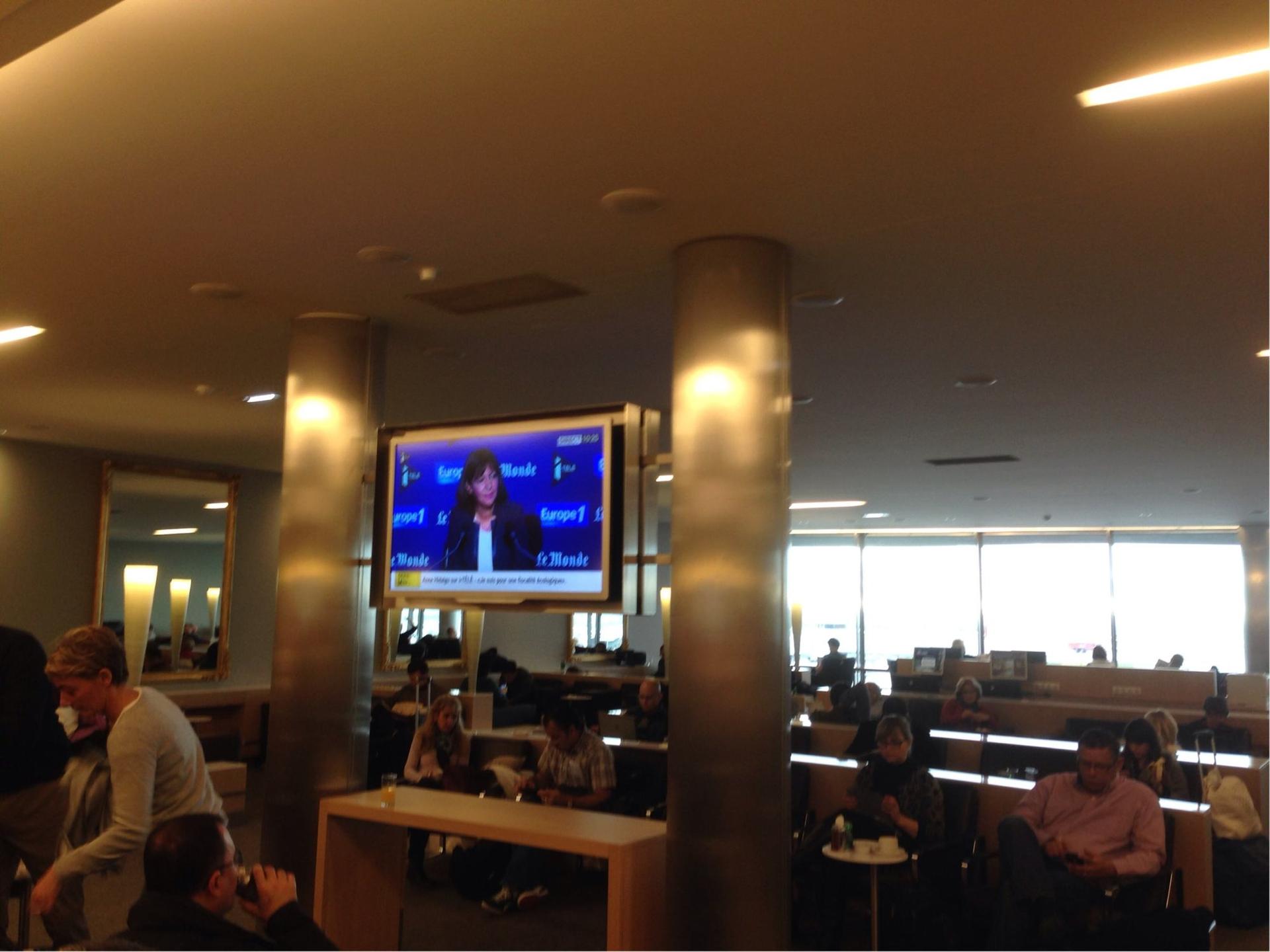 American Airlines Admirals Club  image 9 of 25