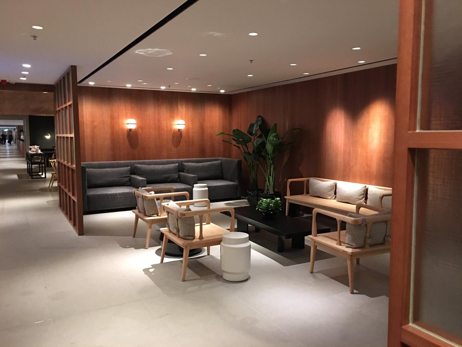 Cathay Pacific The Pier Business Class Lounge image 34 of 61