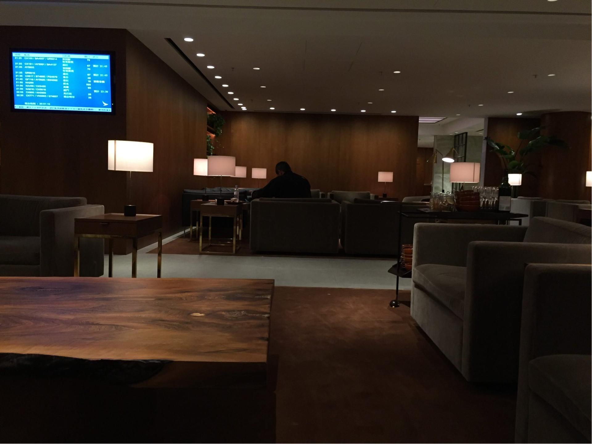 Cathay Pacific The Pier First Class Lounge image 43 of 100