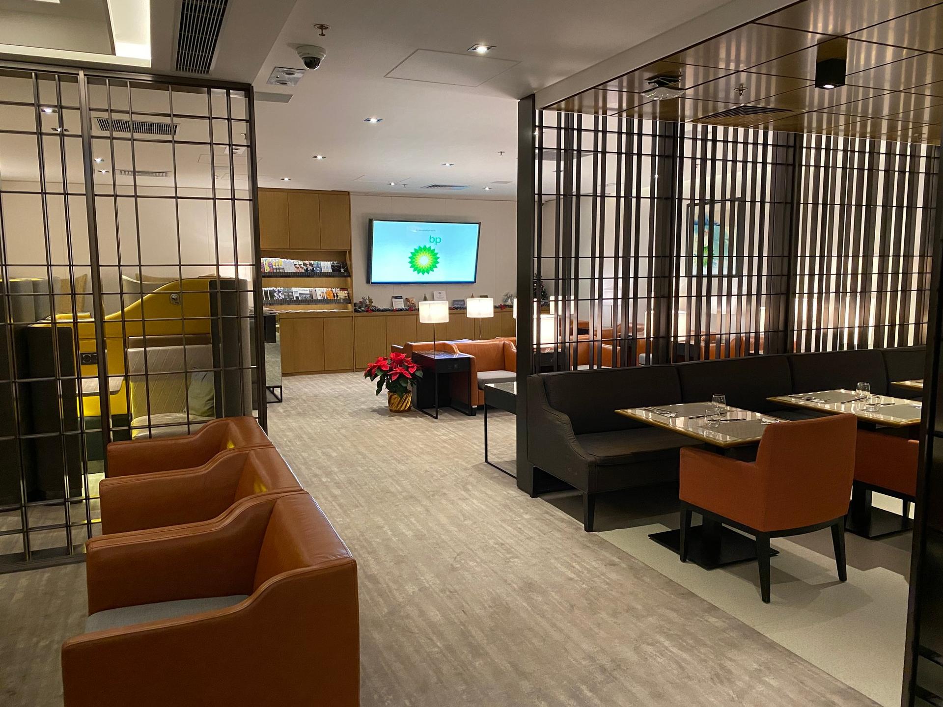 Singapore Airlines SilverKris Business Class Lounge image 16 of 68