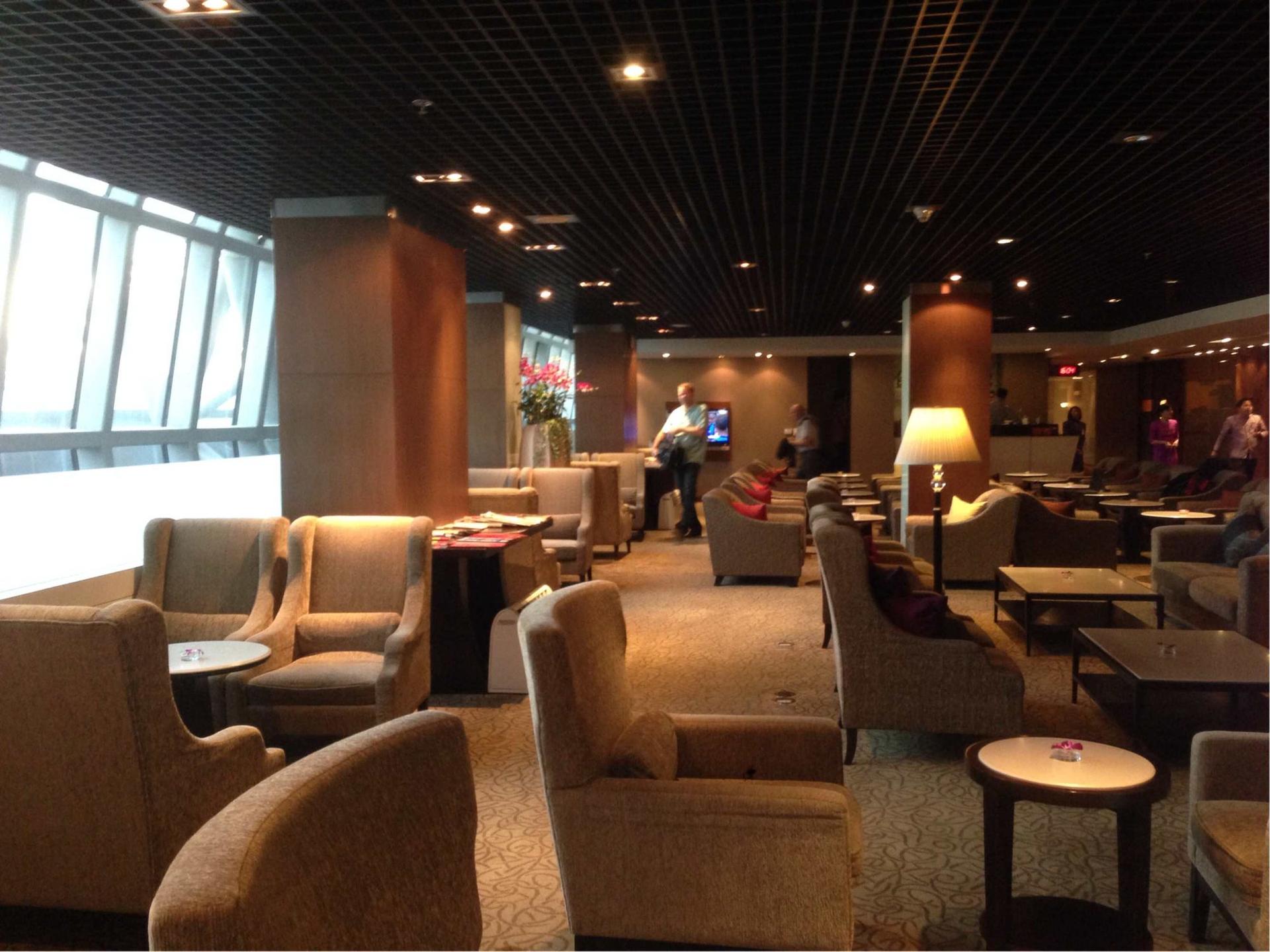 Thai Airways Royal First Class Lounge image 24 of 44