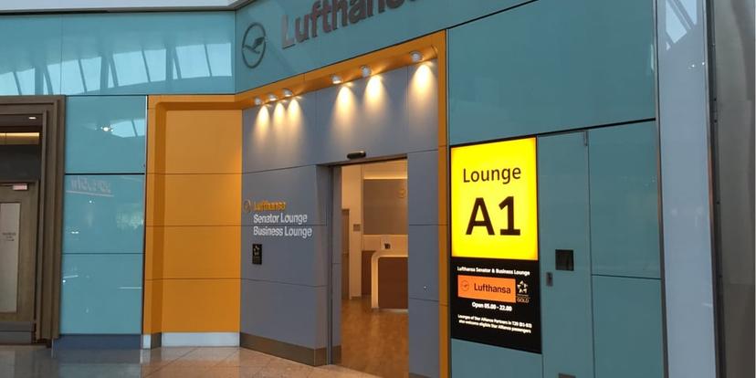 Lufthansa Senator Lounge image 2 of 3
