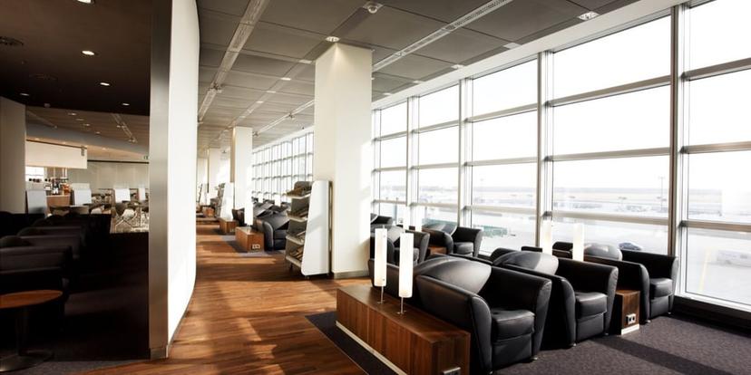 Lufthansa Senator Lounge (Non-Schengen, Gate C15) image 1 of 5