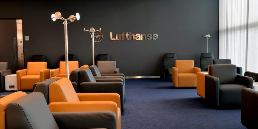 Lufthansa Business Lounge image 2 of 5