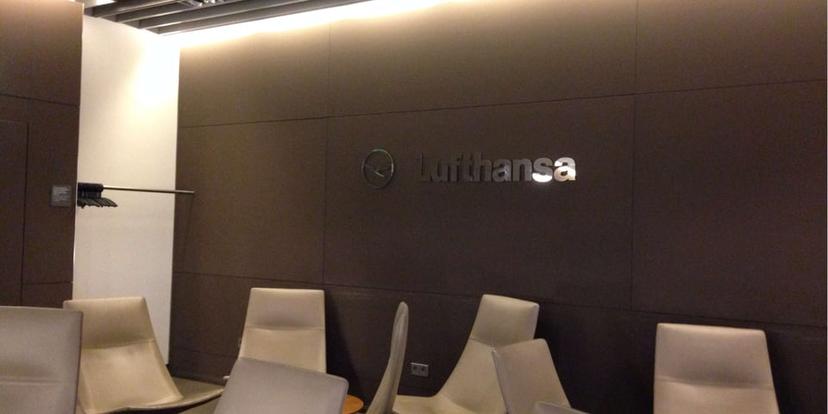 Lufthansa Senator Lounge (Gate G24, Schengen) image 1 of 4