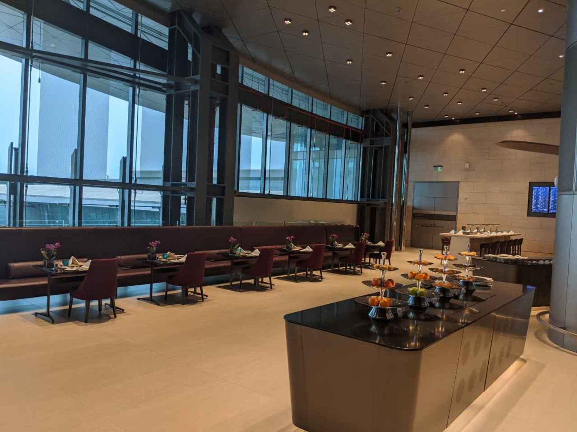 Qatar: Doha Hamad International Airport (DOH) Al Maha Lounge