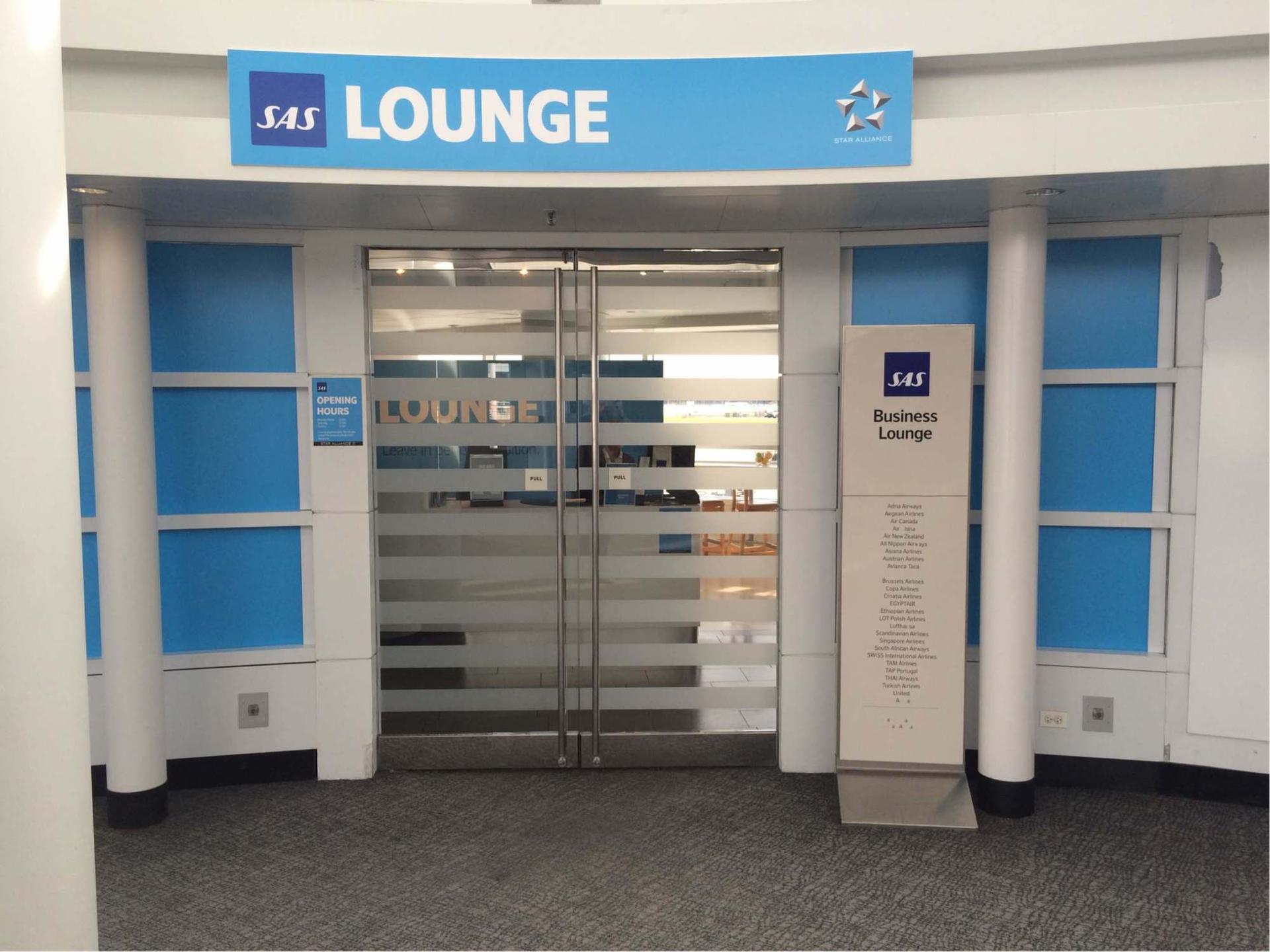 ORD: Lounge Reviews & Photos - Terminal Concourse M, O'Hare Airport | LoungeBuddy