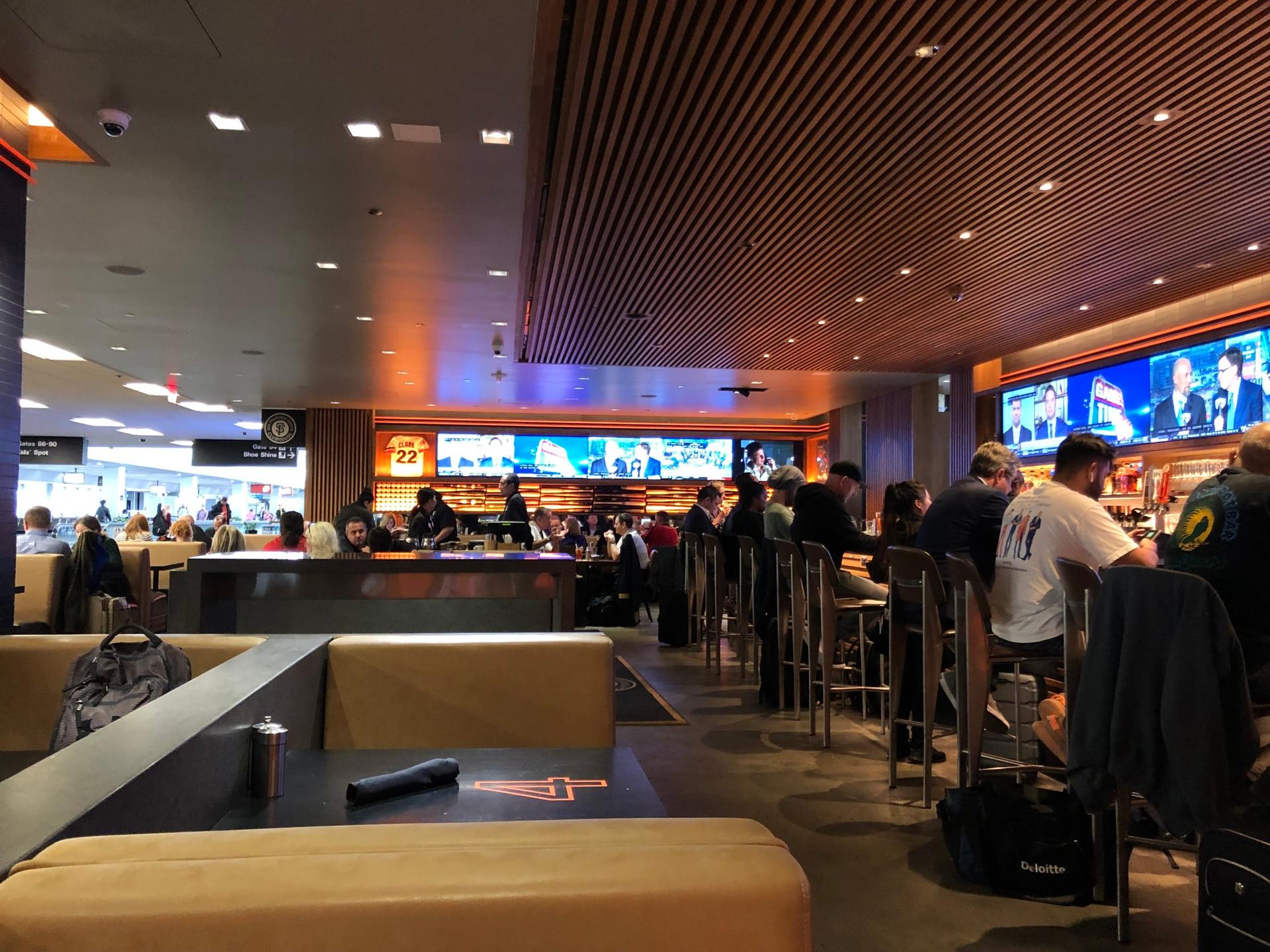 SFO: San Francisco Giants Clubhouse Reviews & Photos - Terminal 3