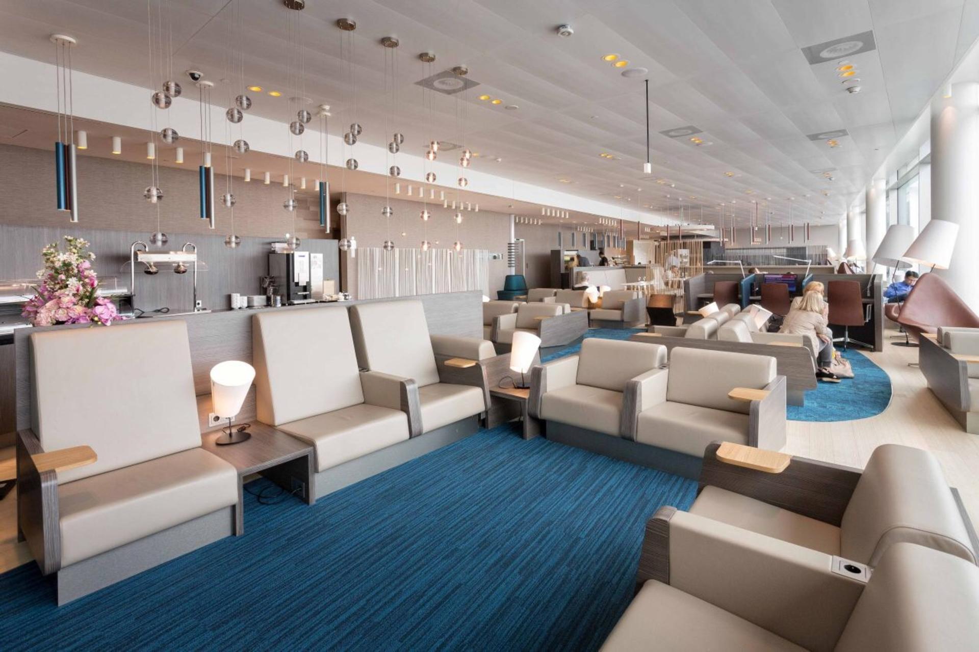 Бизнес зал пхукет. Aspire Lounge Amsterdam. Амстердам терминал 2. Aspire Lounge Amsterdam Map. Buisness Lounge in Schiphol by priority Pass.