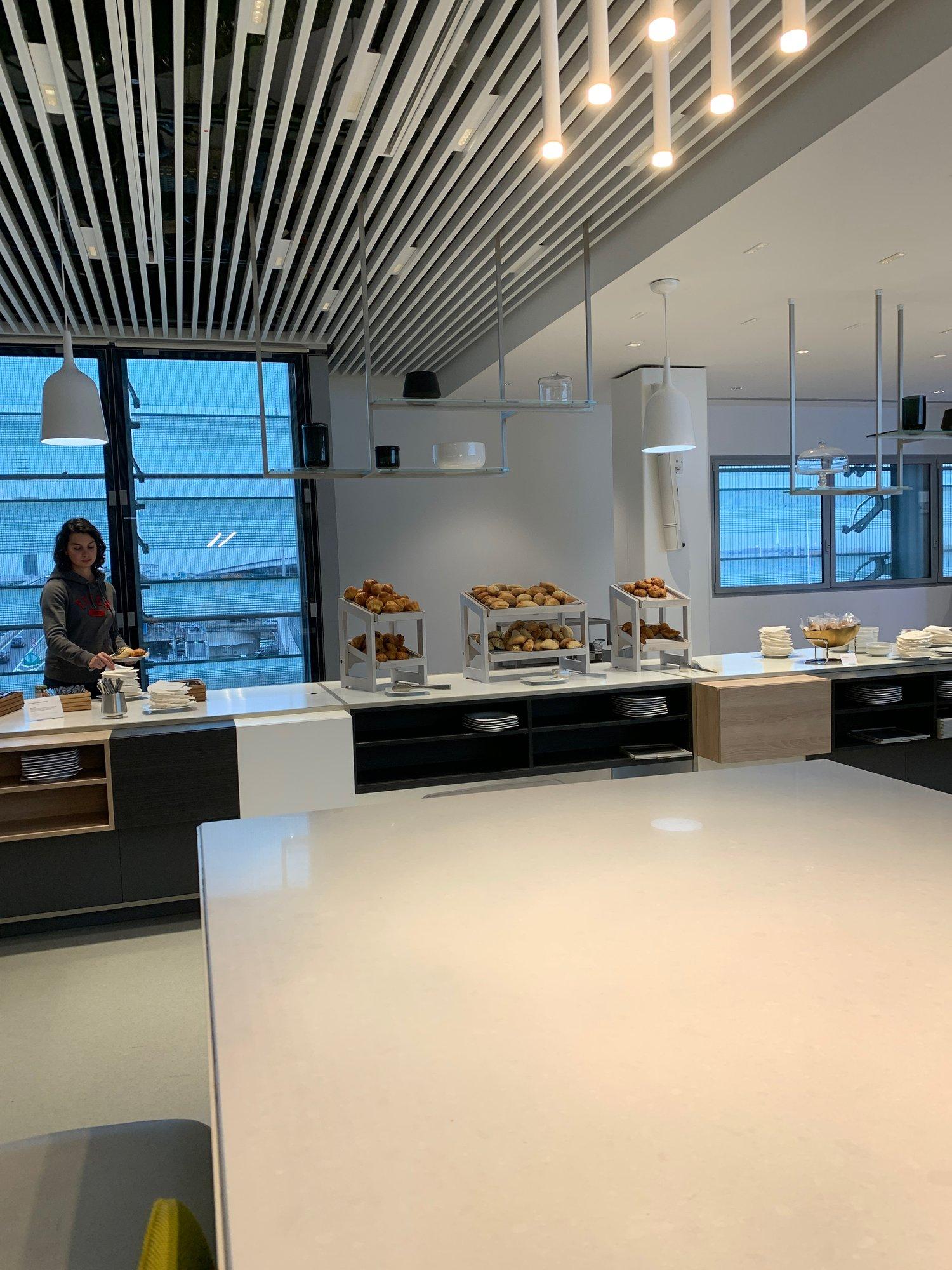 Air France Lounge (Concourse M) image 16 of 17