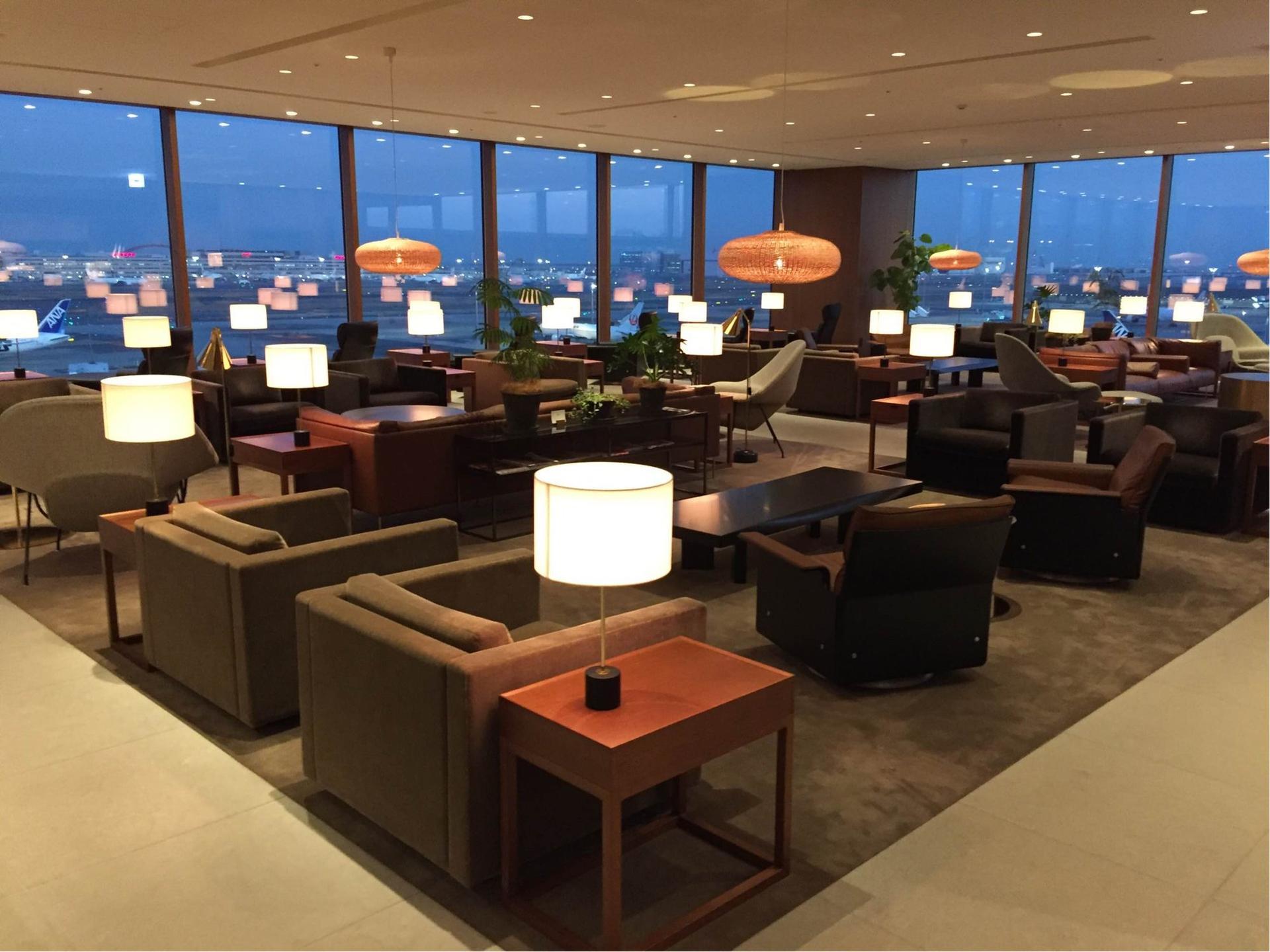 Cathay Pacific Lounge image 11 of 49