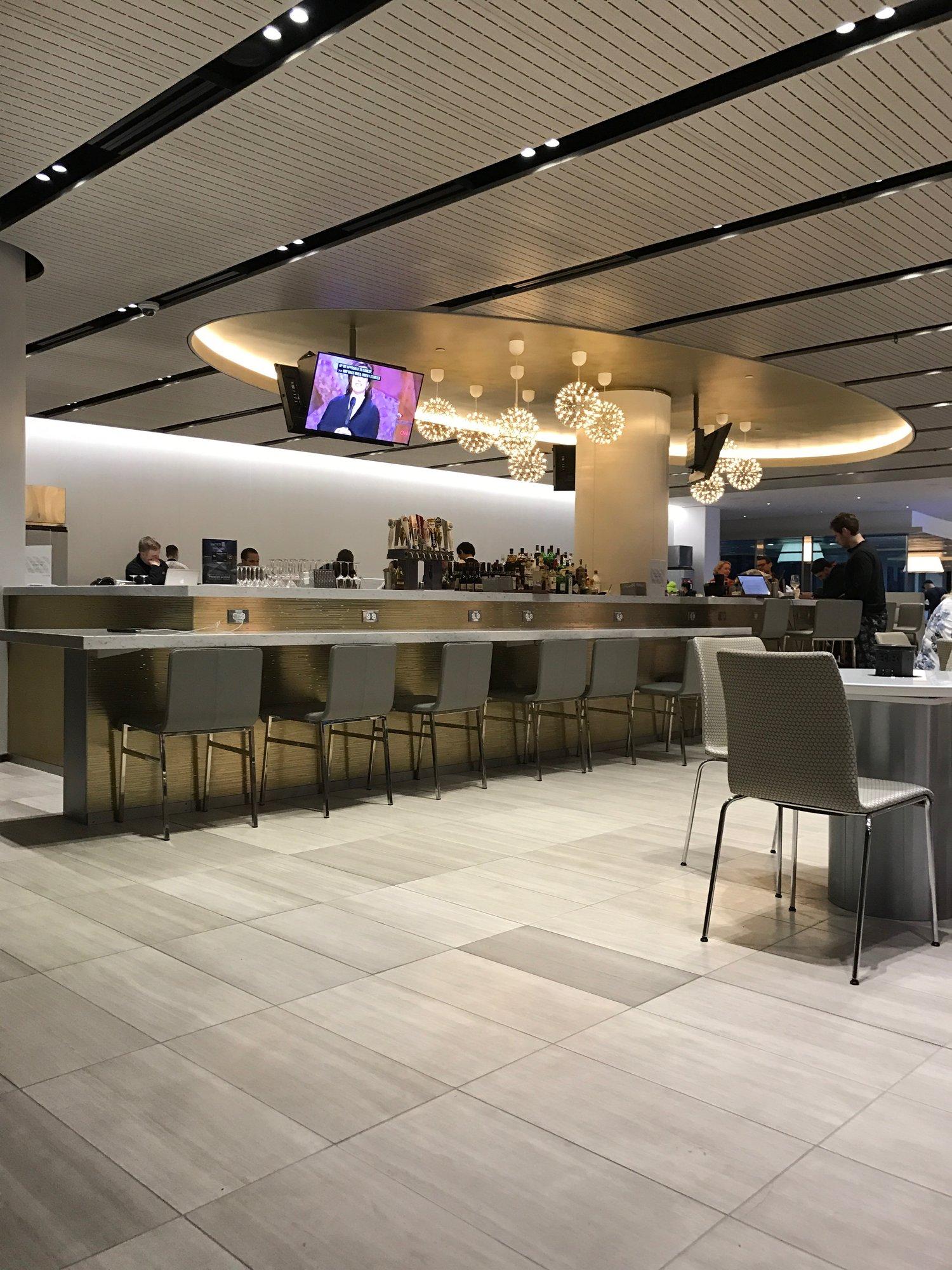 United Airlines United Club (Gate 71A) image 52 of 100