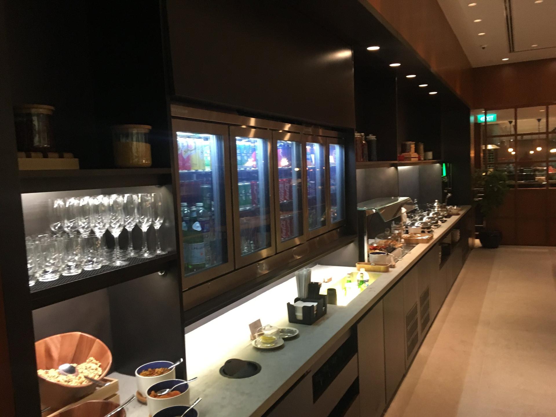 Cathay Pacific Lounge image 7 of 60