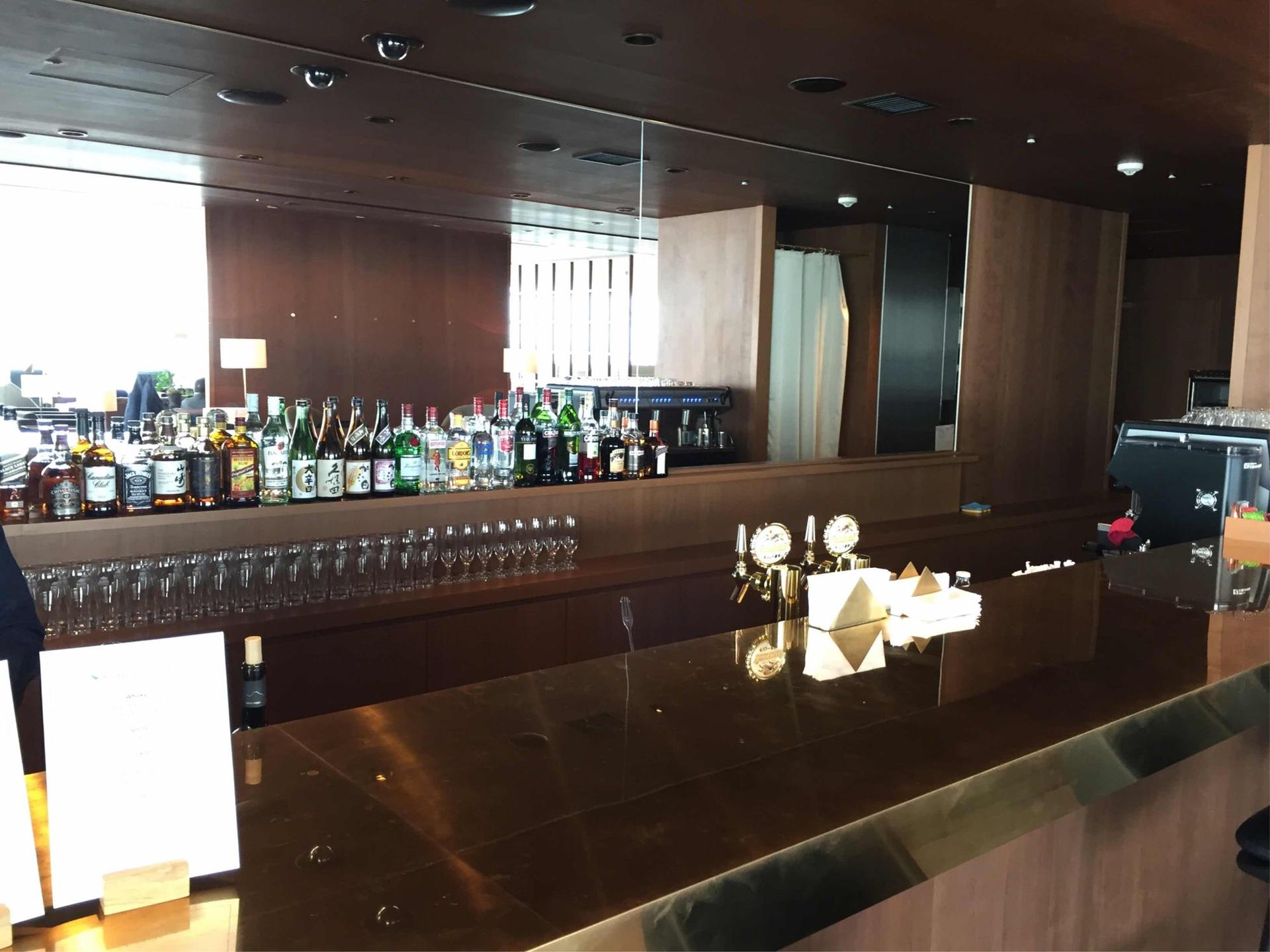 Cathay Pacific Lounge image 9 of 49