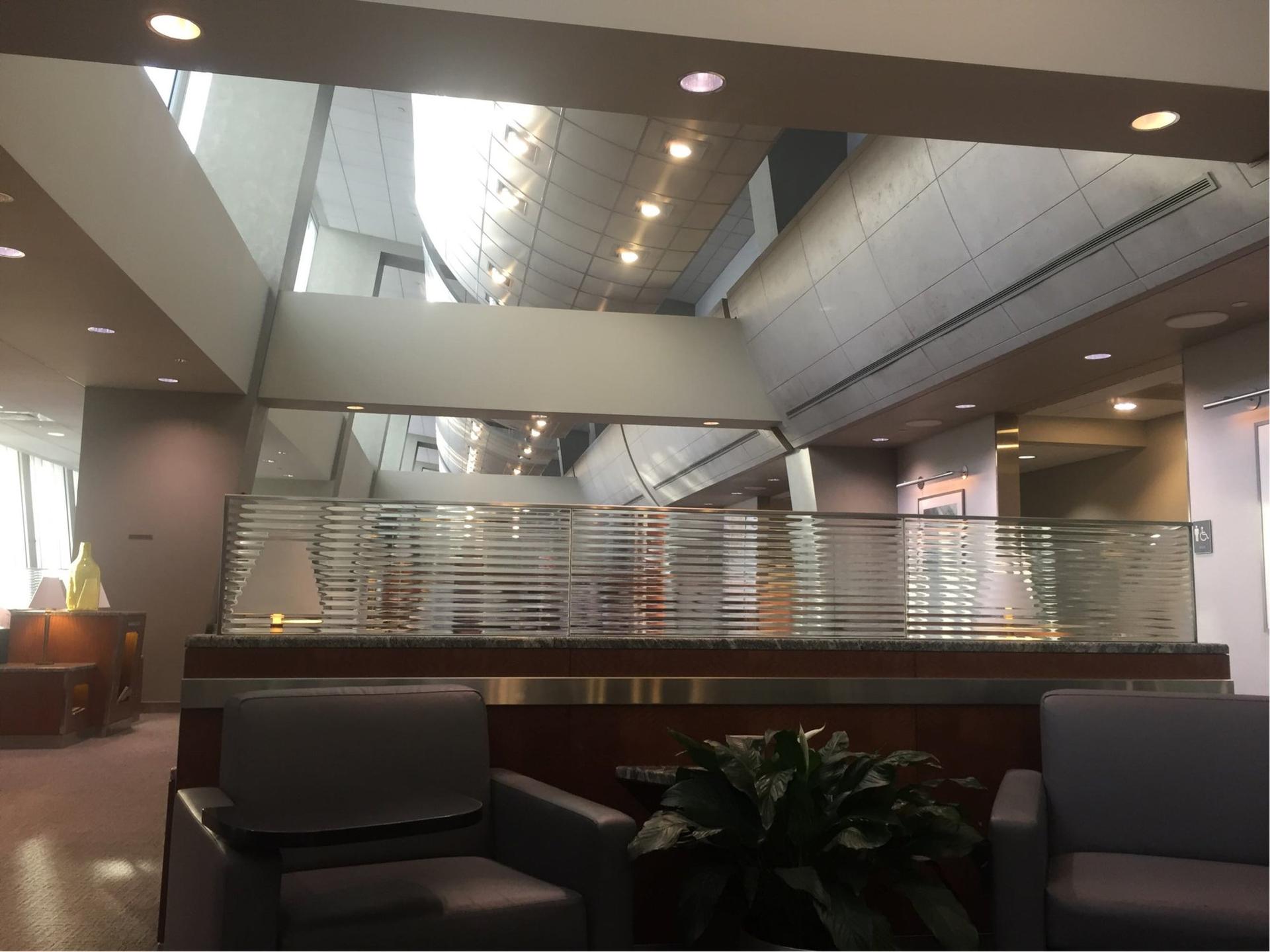 American Airlines Admirals Club image 43 of 48