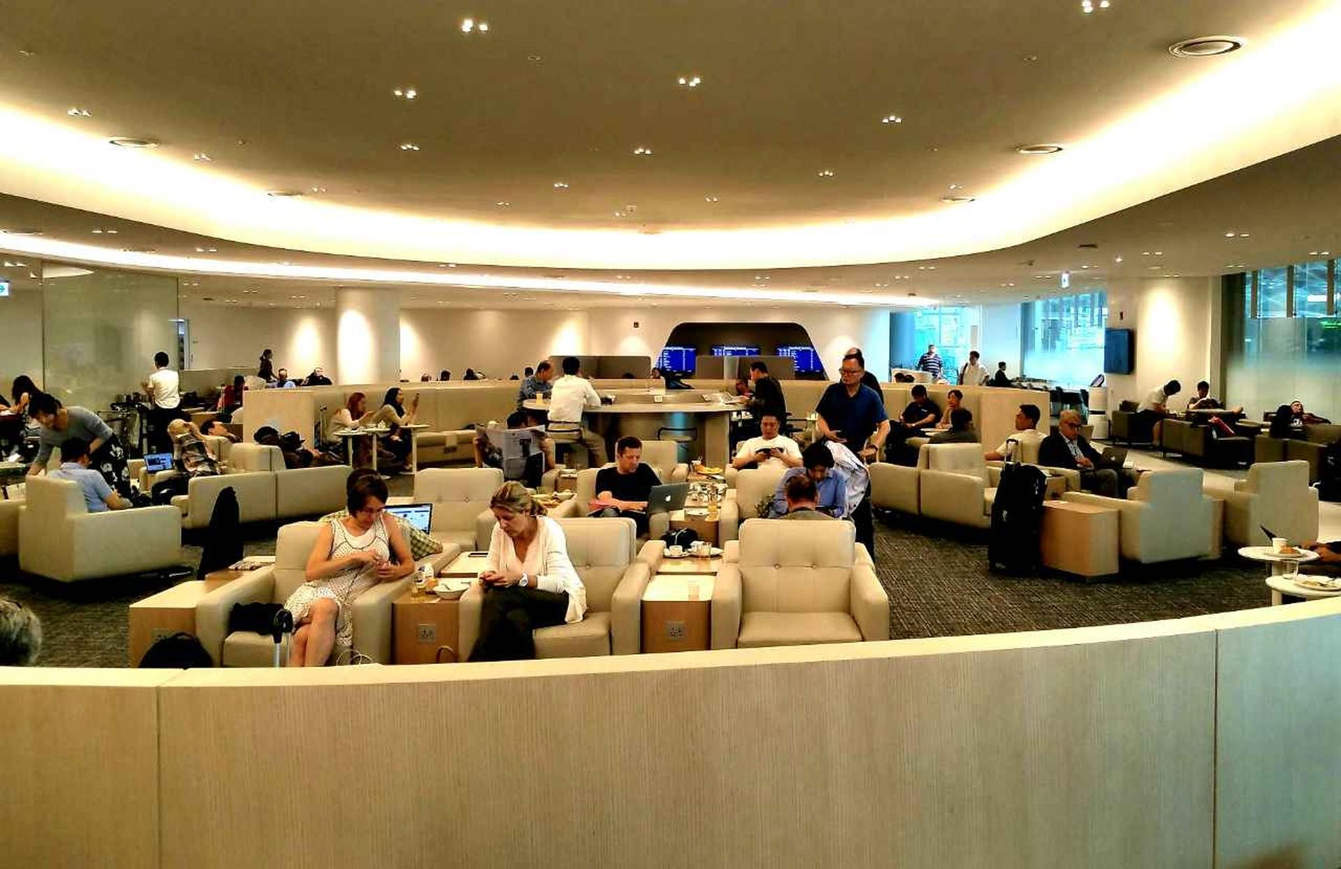 Korean Air KAL Prestige Class Lounge (East) image 3 of 8