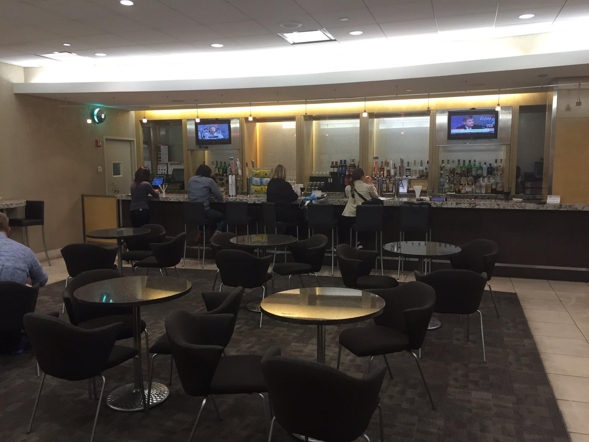 American Airlines Admirals Club image 16 of 25