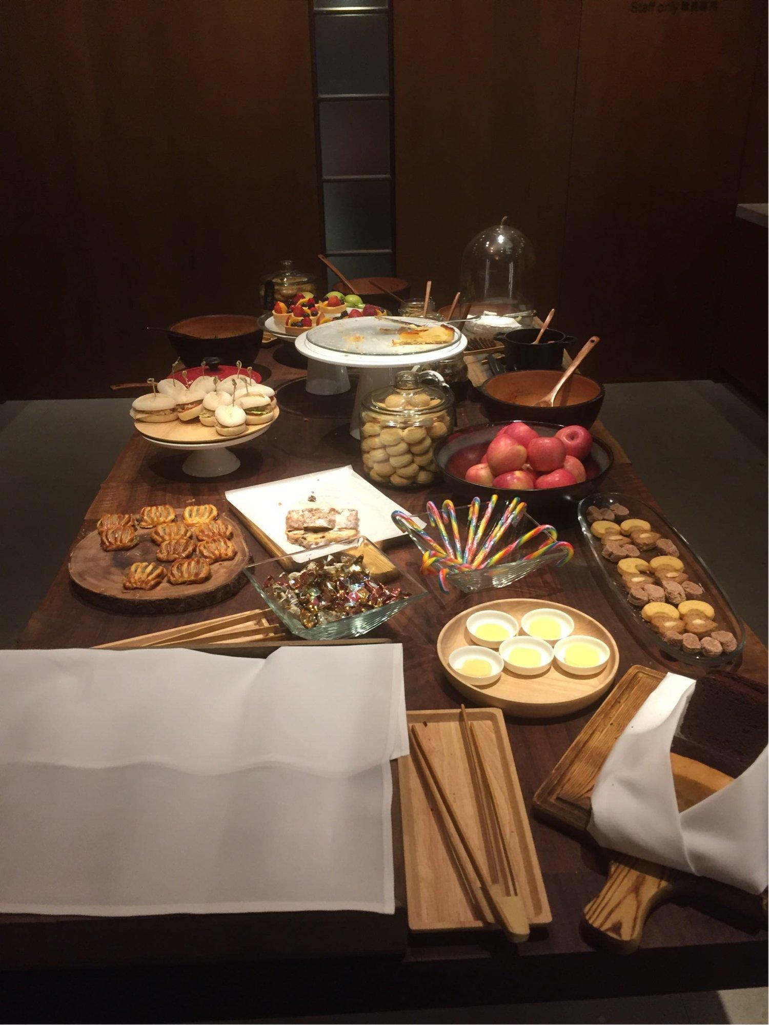 Cathay Pacific The Pier First Class Lounge image 7 of 100