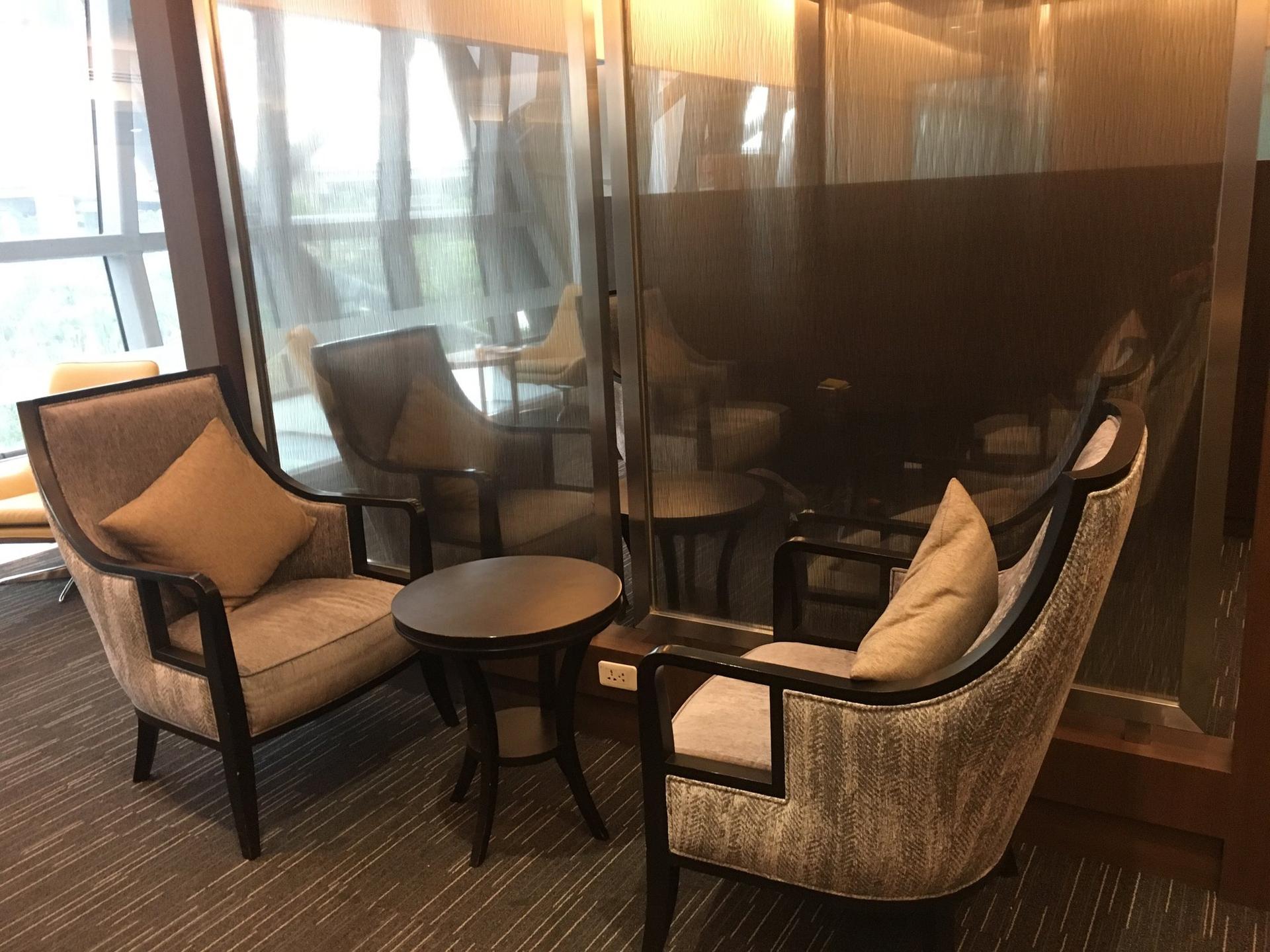 Miracle First and Business Class Lounge (A) image 2 of 28