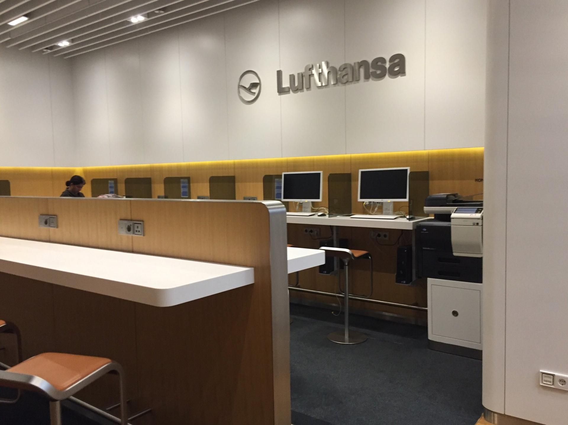 Lufthansa Business Lounge (Non-Schengen) image 17 of 34