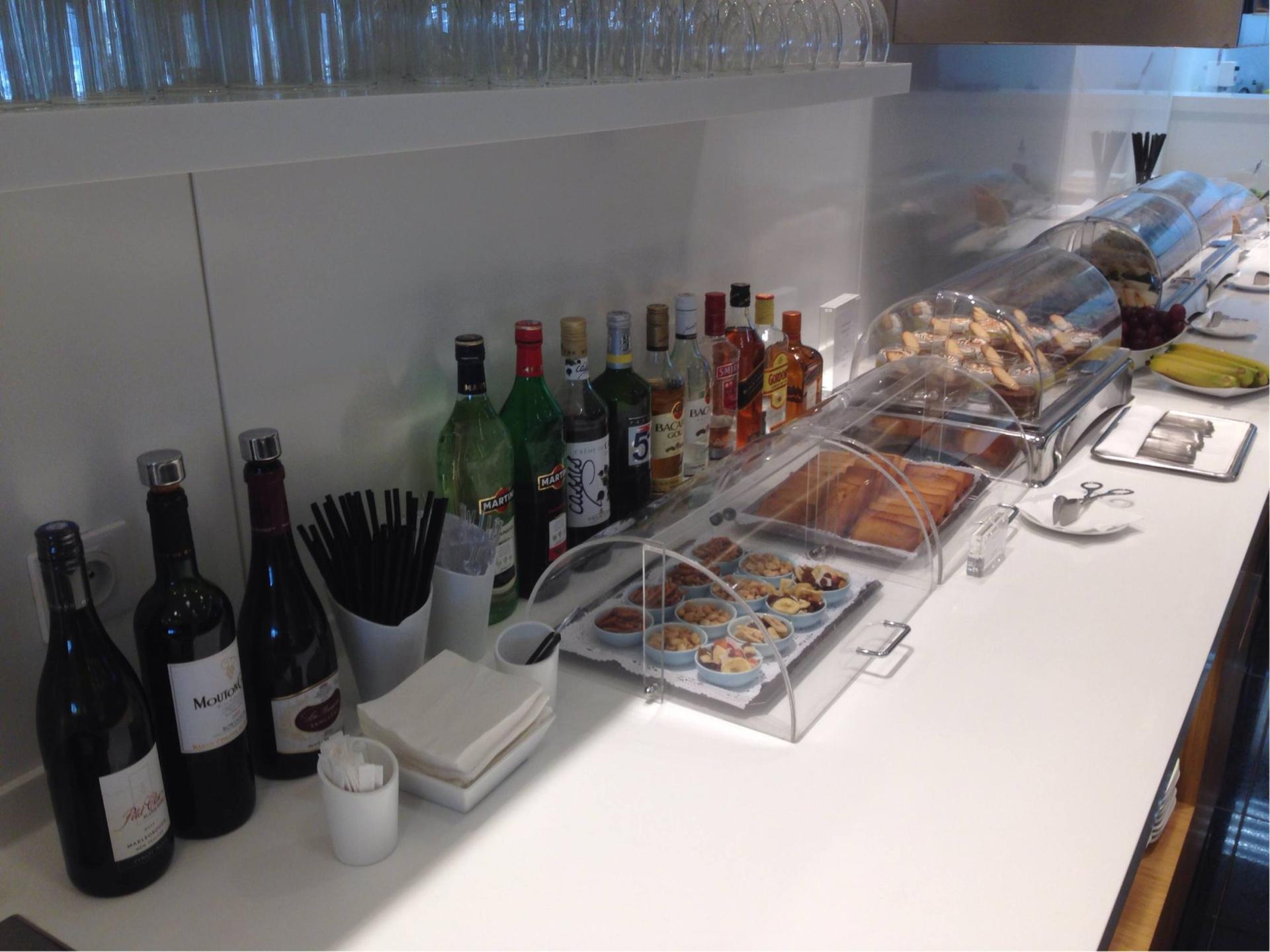 Cathay Pacific First and Business Class Lounge  image 6 of 29